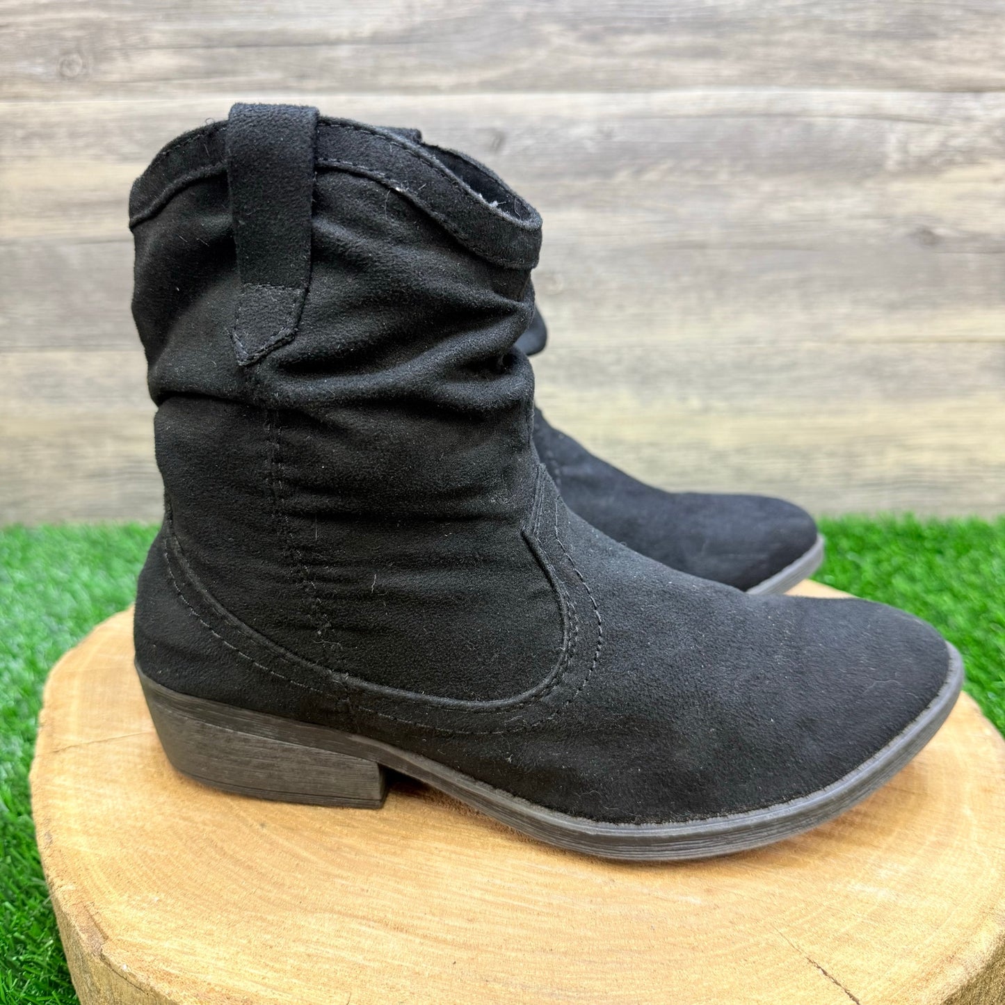 Trend Report Women - Size 8 - Black Faux Suede Ankle Boots 4895
