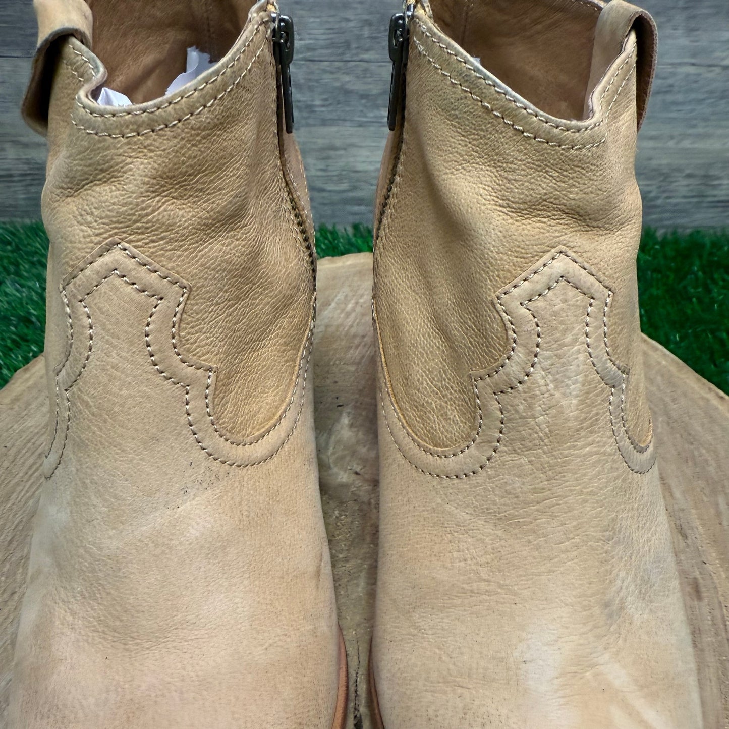 Frye Women - Size 7.5M - Tan Ankle Zipper Boots Style 3479258