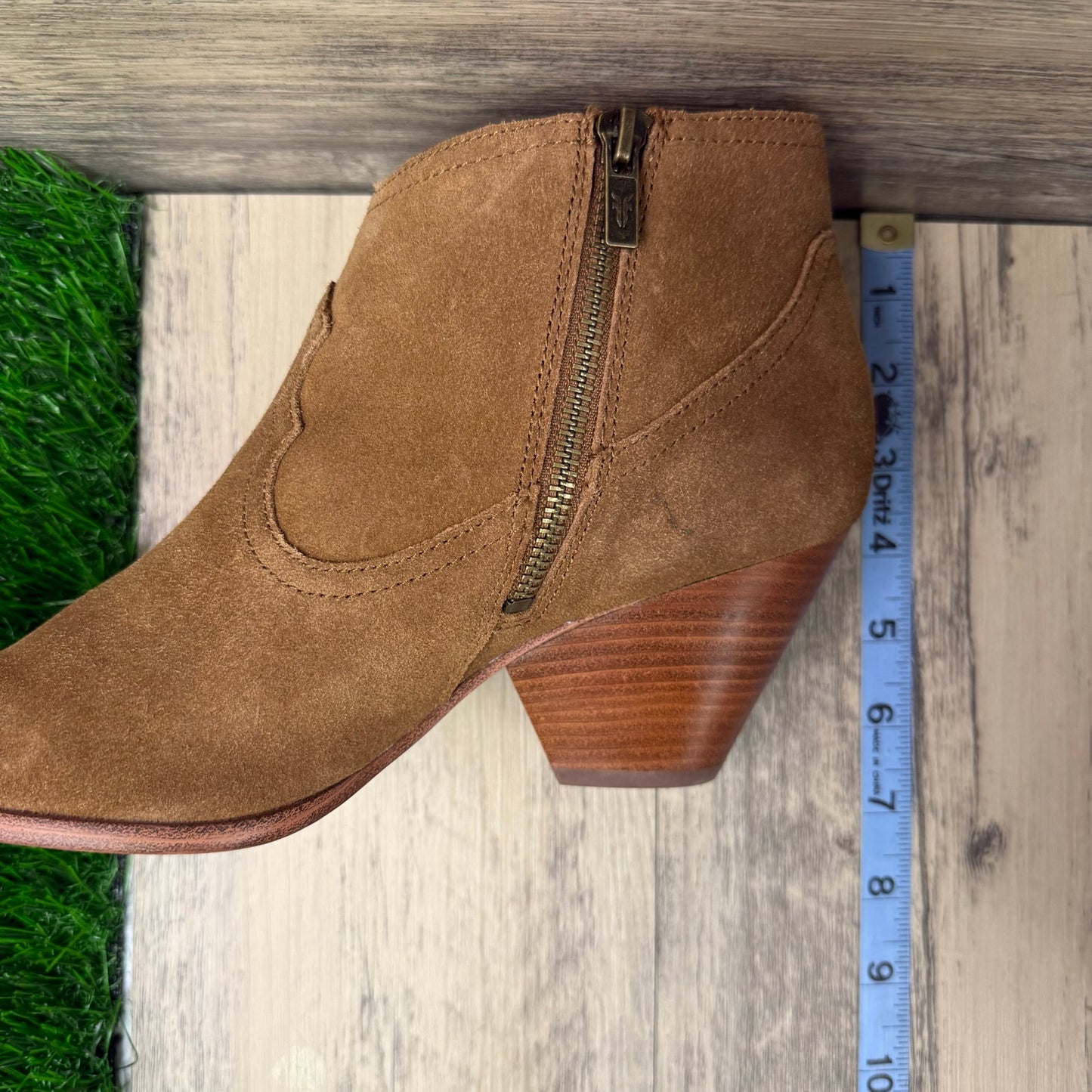 Frye Women - Size 9M - Tan Suede Ankle Zipper Boots Style 3471740