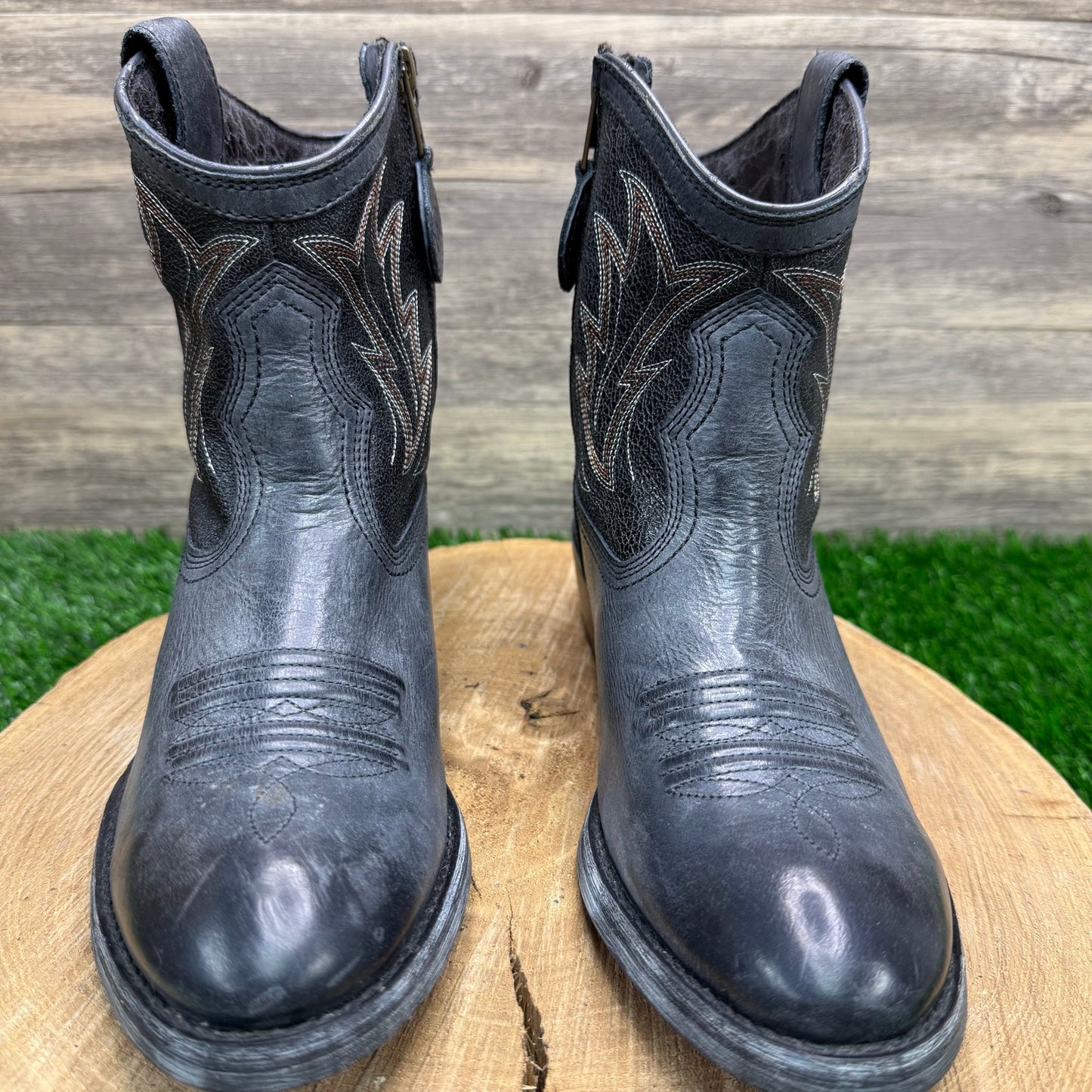 Ariat Women - Size 7B - Blue / Gray Unbridled Ankle Zipper Boots 10007965