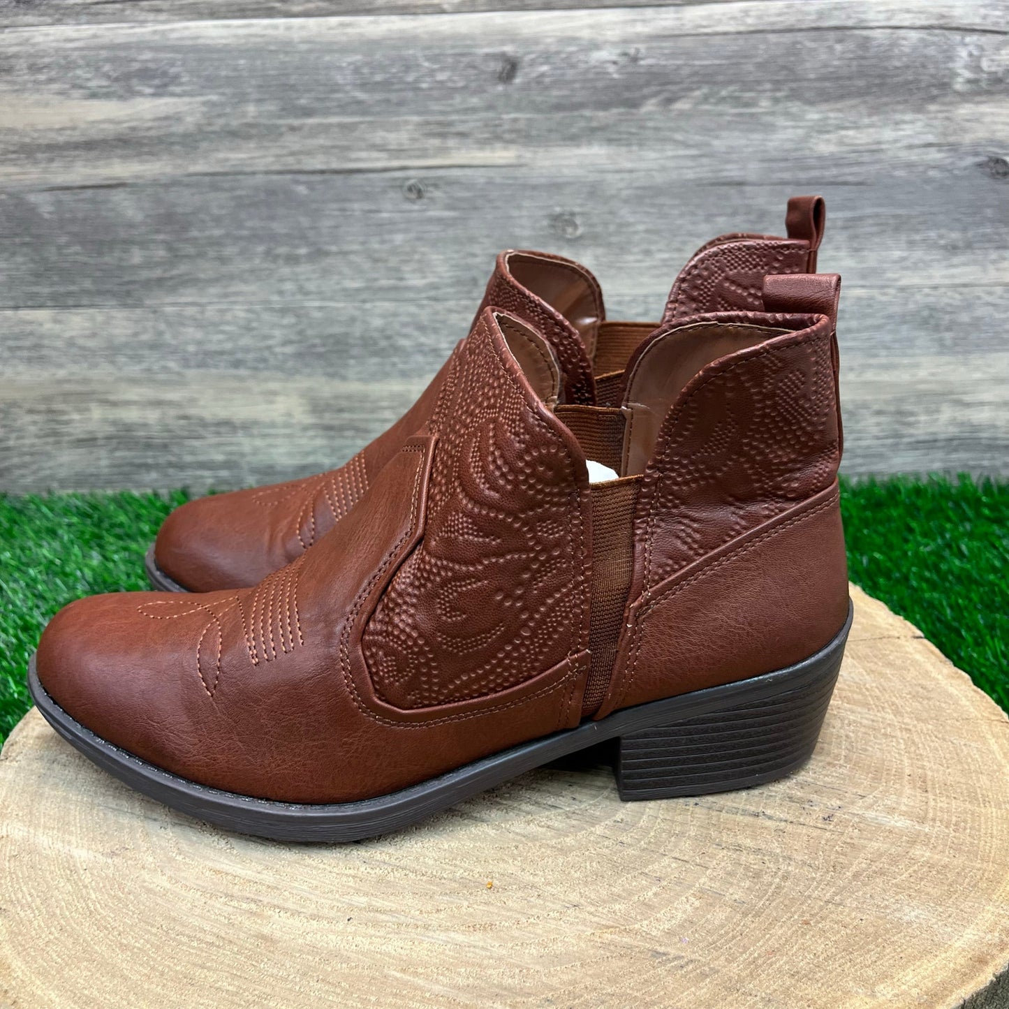 Easy Street Women - Size 9M - Brown Faux Leather Ankle Boots