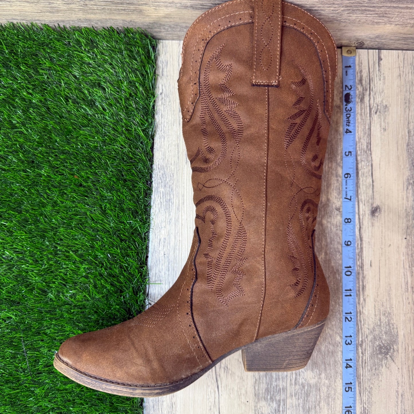 Magellan Outdoors Women - Size 8.5M - Brown Soft Faux Leather Boots Style 167158