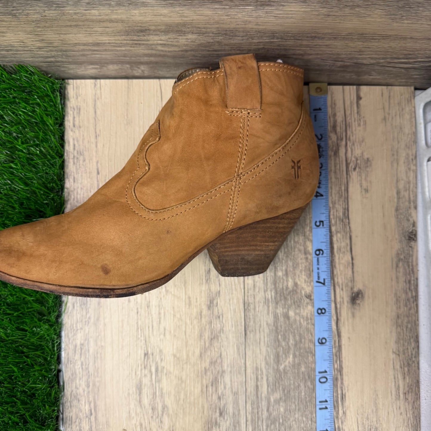 Frye Women - Size 7.5M - Tan Soft Leather Ankle Boots Style 3472056