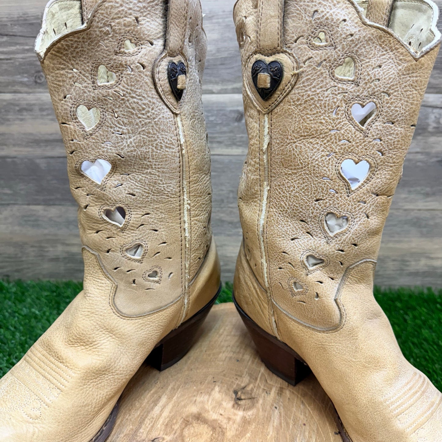 Durango Women - Size 10M - Tan Heart Cowboy Boots Crush RD3421