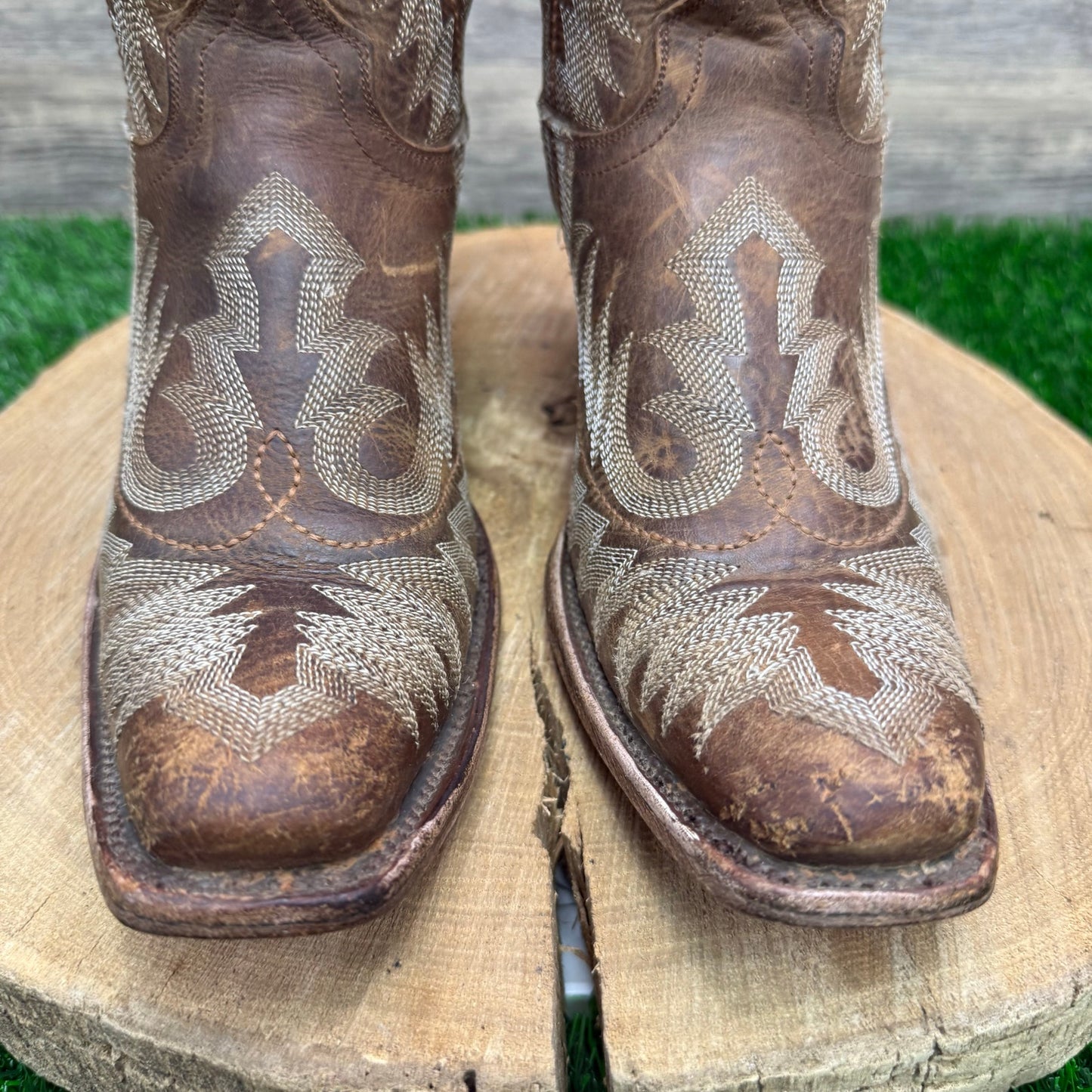 Corral Women - Size 7 - Distressed Tan Stitched Snip Toe Cowboy Boots G1902