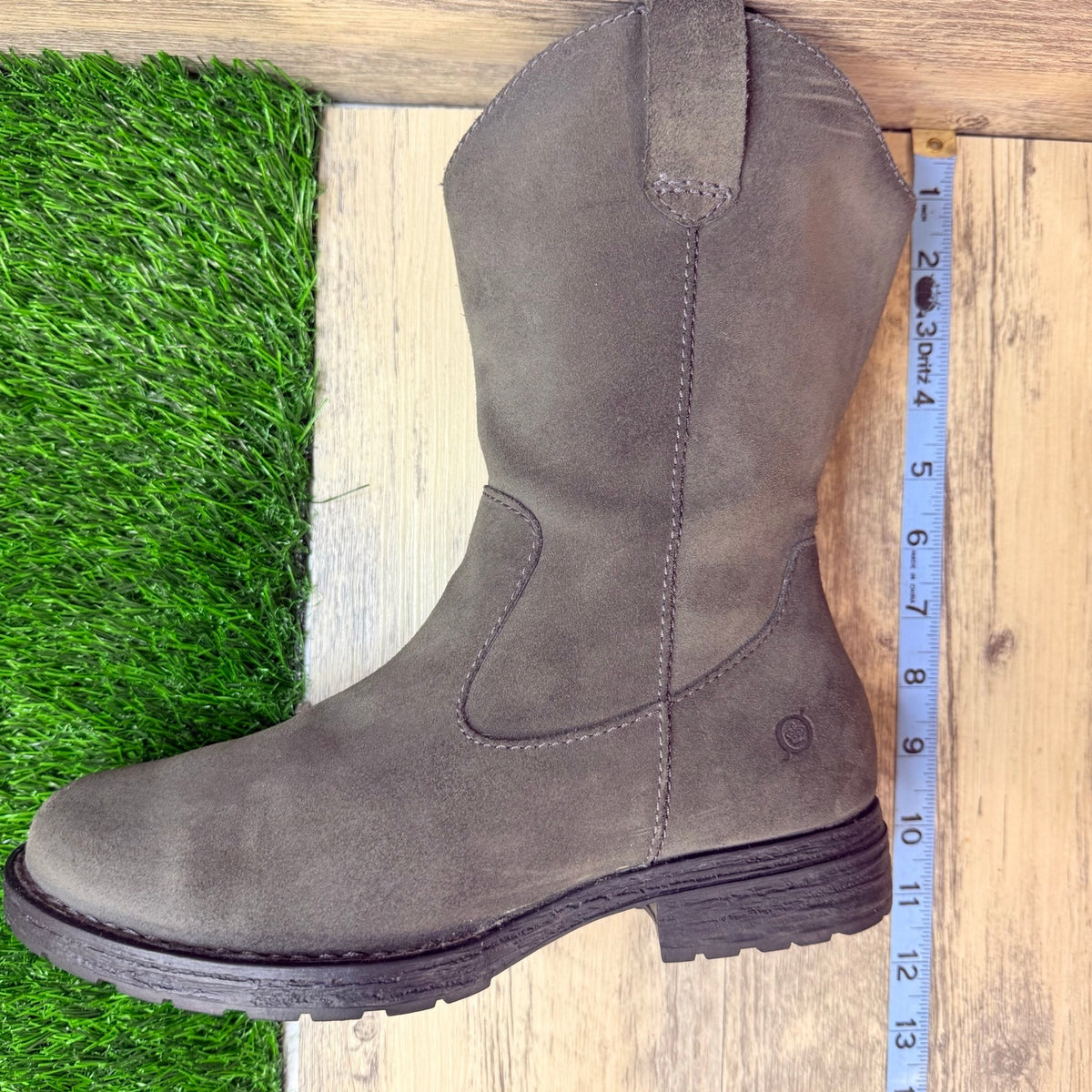 Born Women - Size 8M - Gray Suede Short Shaft Boots F55842