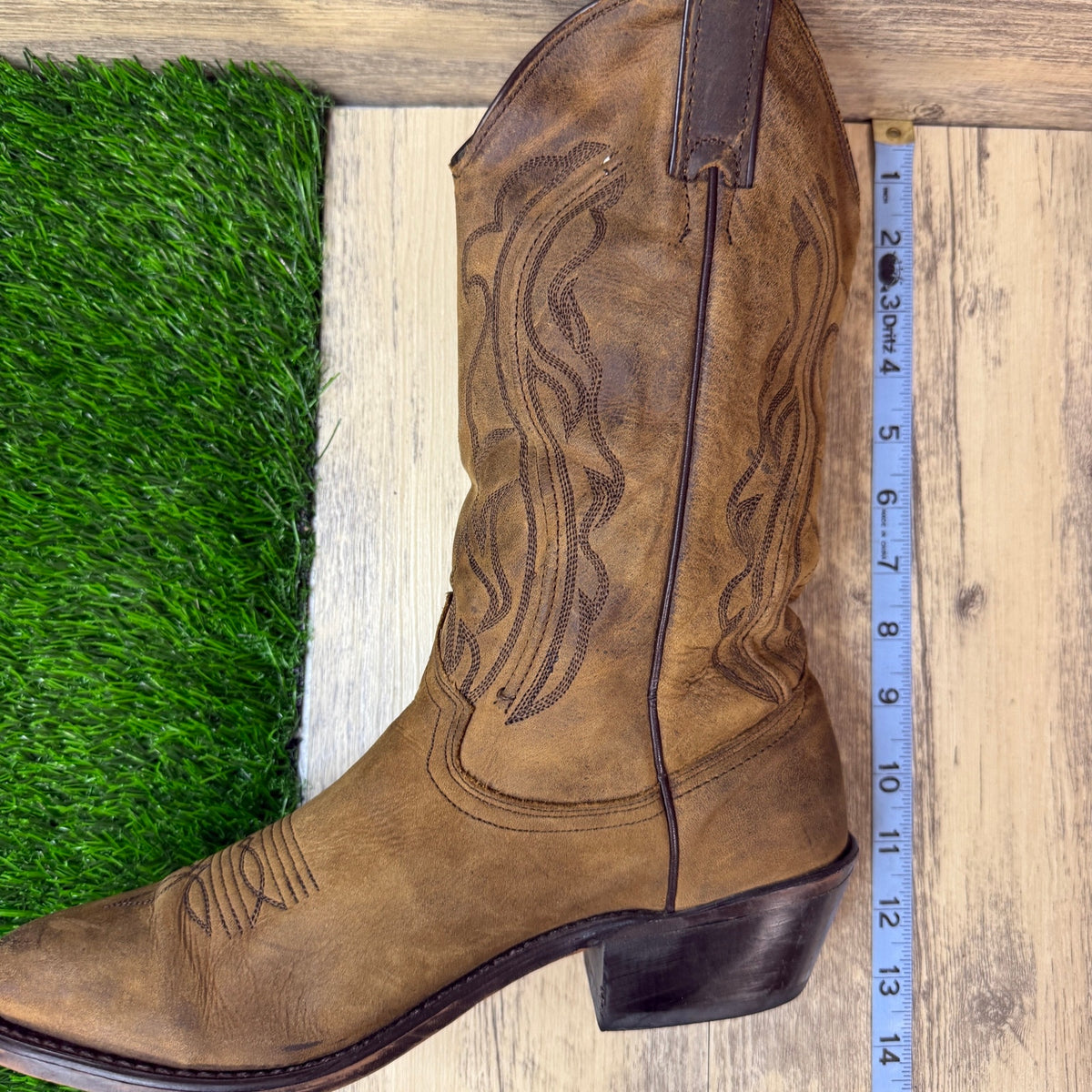 Unknown Men - Size 8D - Vintage Tan Suede Western Cowboy Boots Style 3851