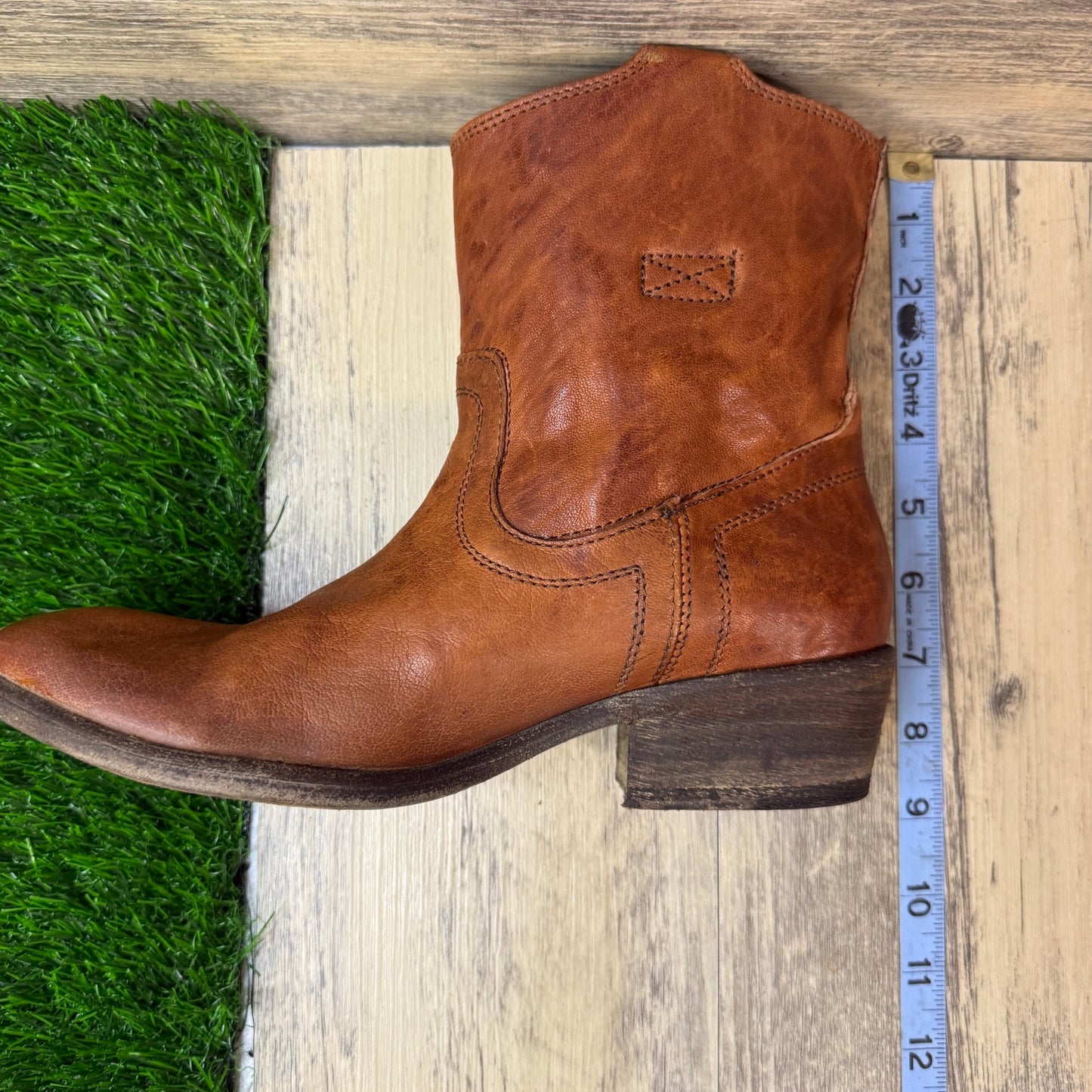 Frye Women - Size 7B - Cognac Carson Tab Ankle Boots Style 76461