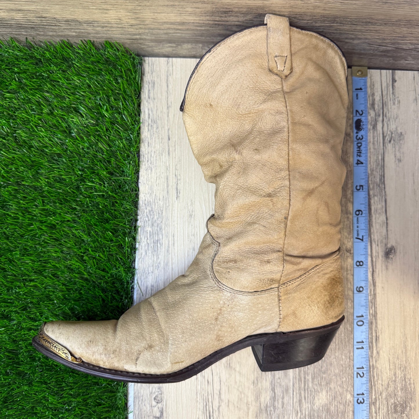 Dingo Women - Size 7.5M - Sand Slouch Toe Plate Cowboy Boots Style 3977