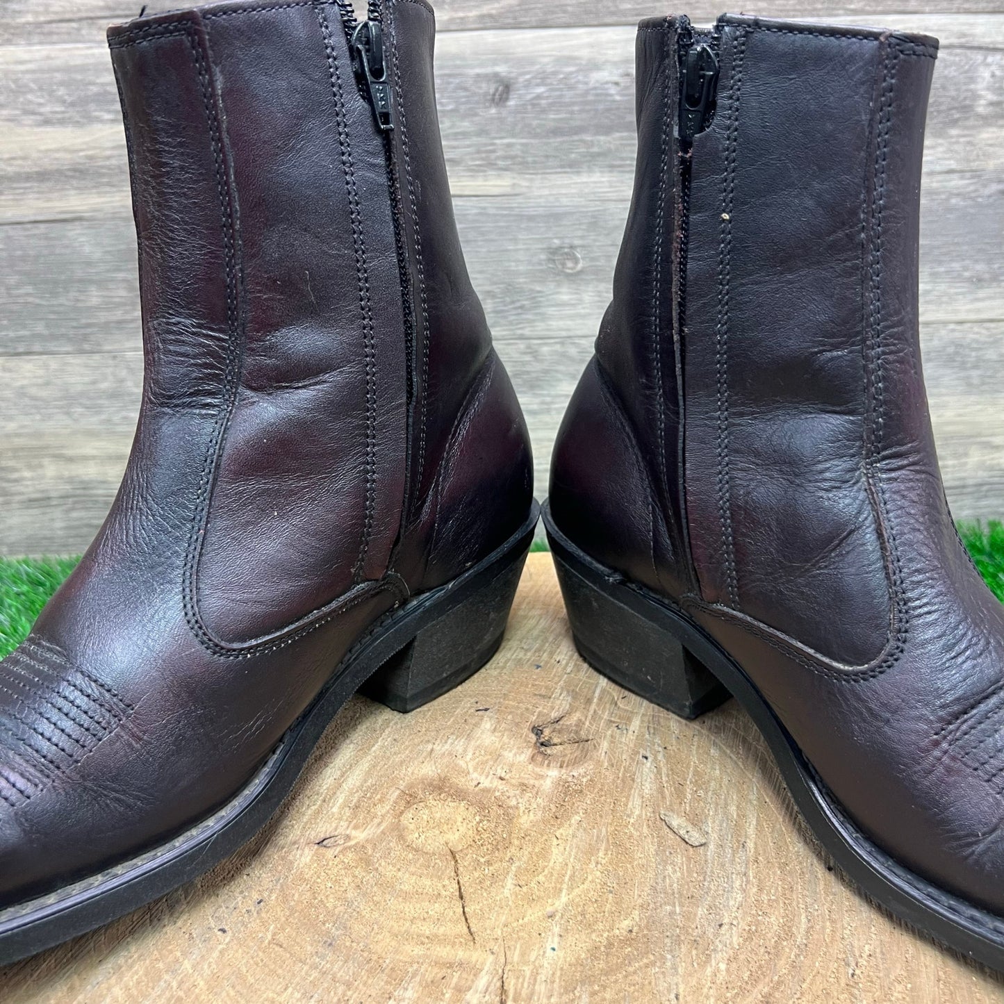 Unknown Men - Size 7D - Burgundy Zipper Ankle Boots 62008