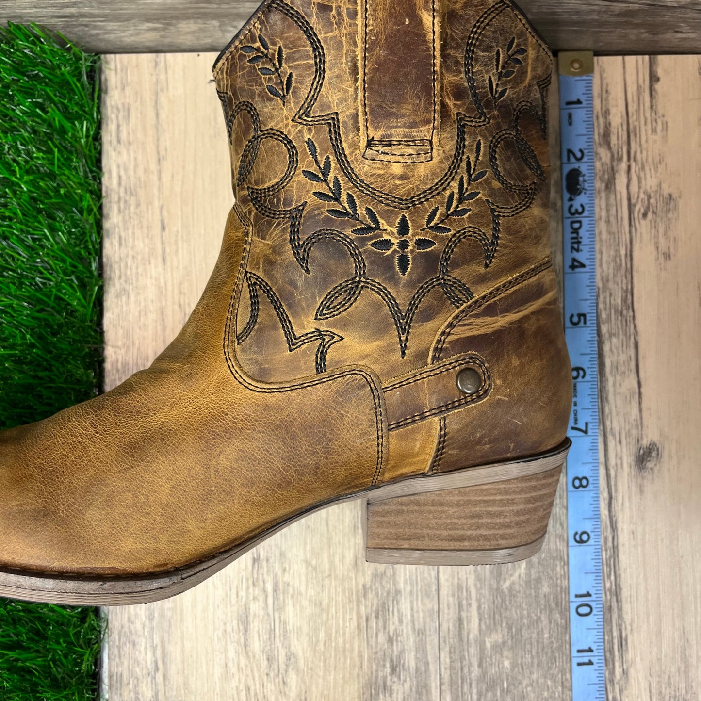 Sterling River Women - Size 9.5 10M - Distressed Brown Ankle Boots Style SR5012