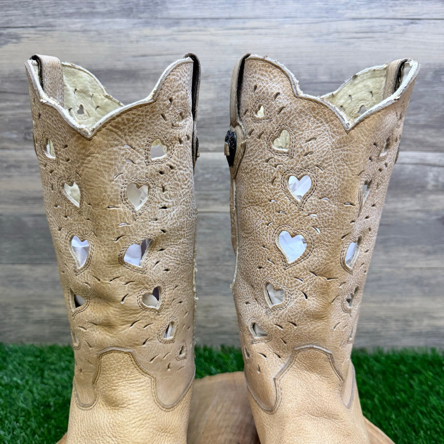 Durango Women - Size 10M - Tan Heart Cowboy Boots Crush RD3421