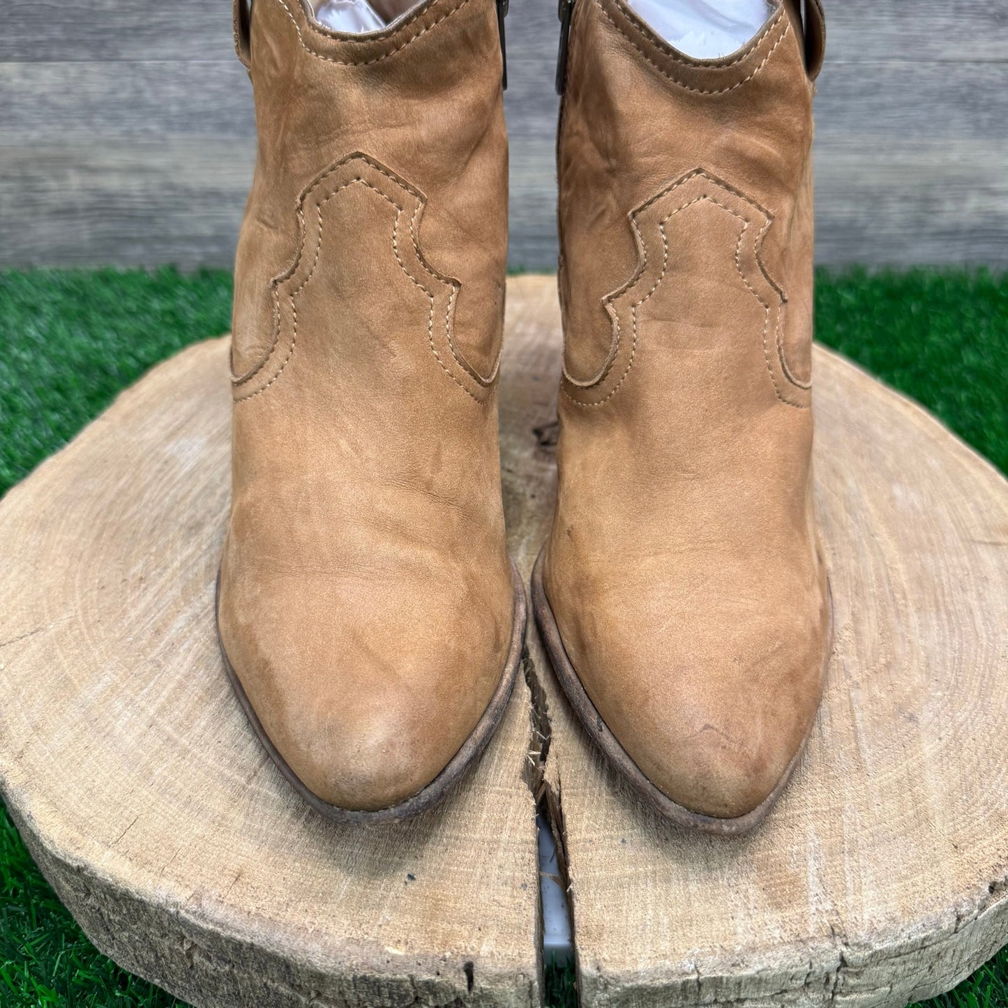 Frye Women - Size 7.5M - Tan Soft Leather Ankle Boots Style 3472056