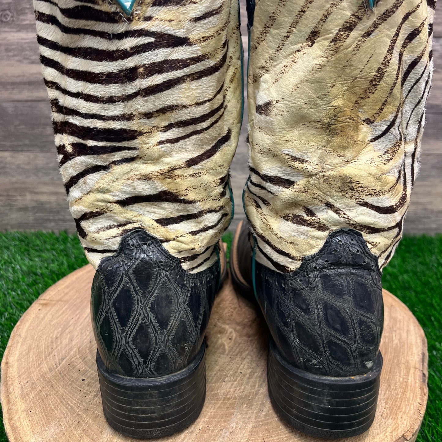Ariat Women - Size 9.5B - Black/White Zebra Print Cowboy Boots Style 10006718