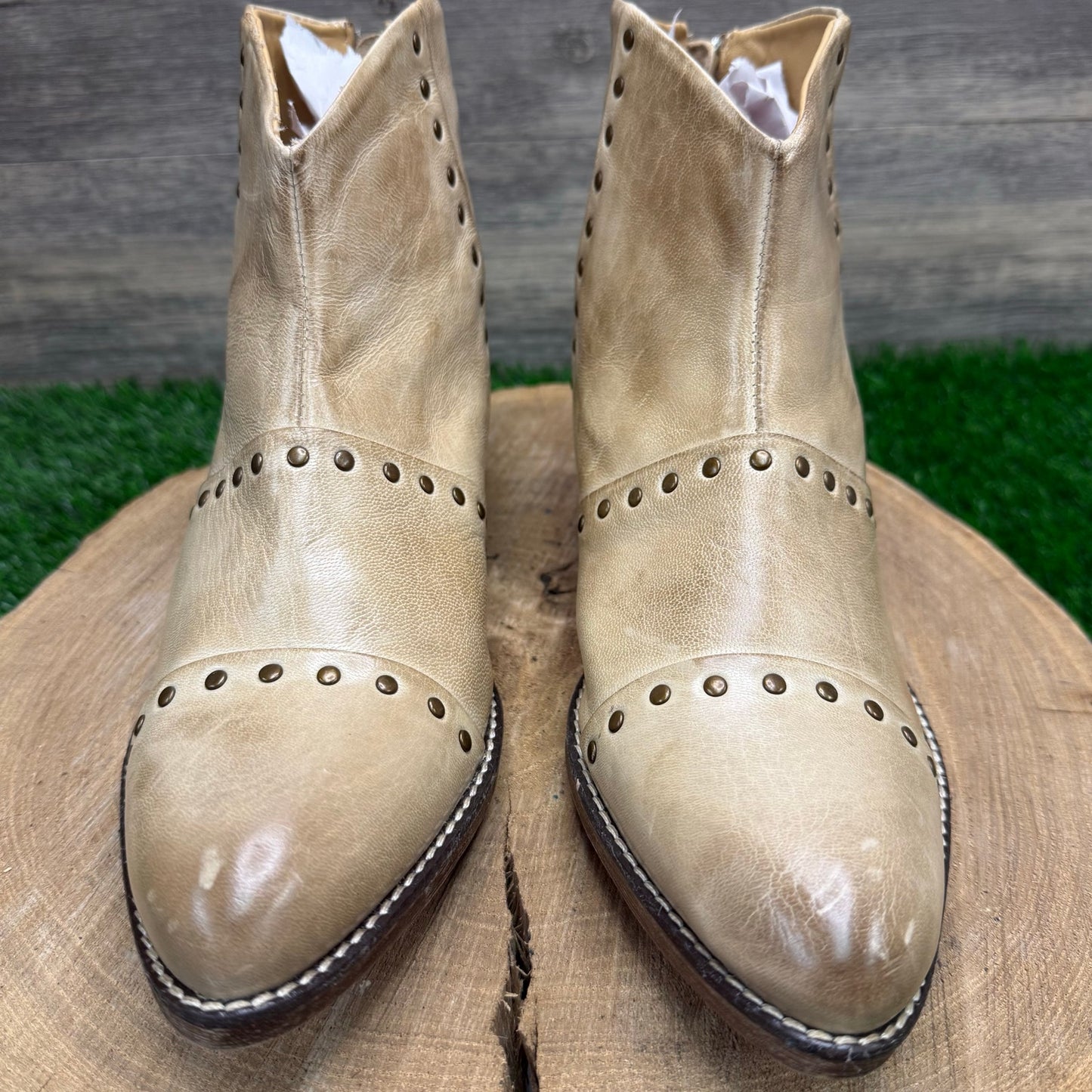 Diba True Women - Size 8.5M - Distressed Cream Studded Ankle Zipper Boots 57196