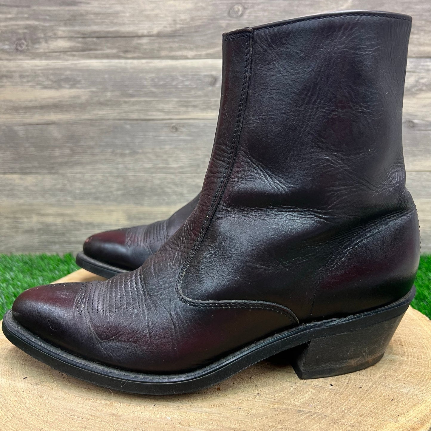 Unknown Men - Size 7D - Burgundy Zipper Ankle Boots 62008