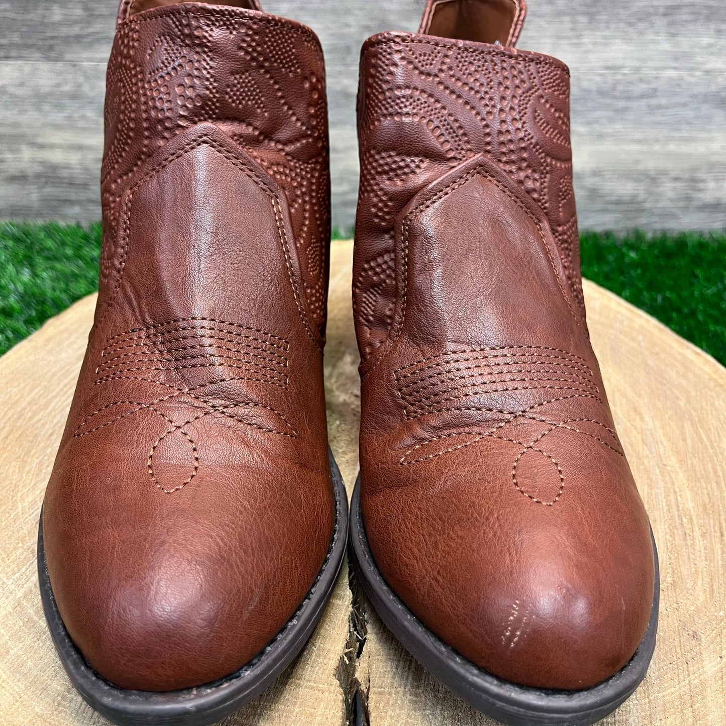 Easy Street Women - Size 9M - Brown Faux Leather Ankle Boots