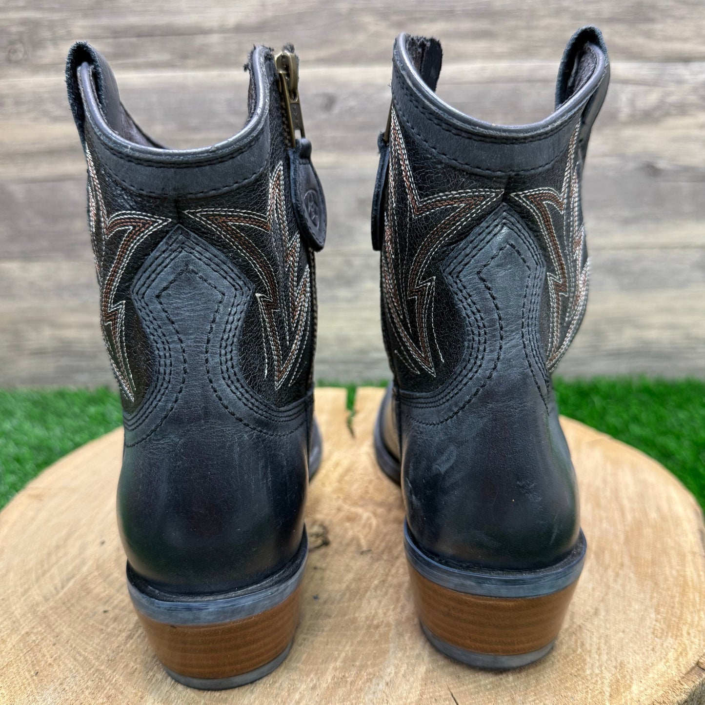 Ariat Women - Size 7B - Blue / Gray Unbridled Ankle Zipper Boots 10007965