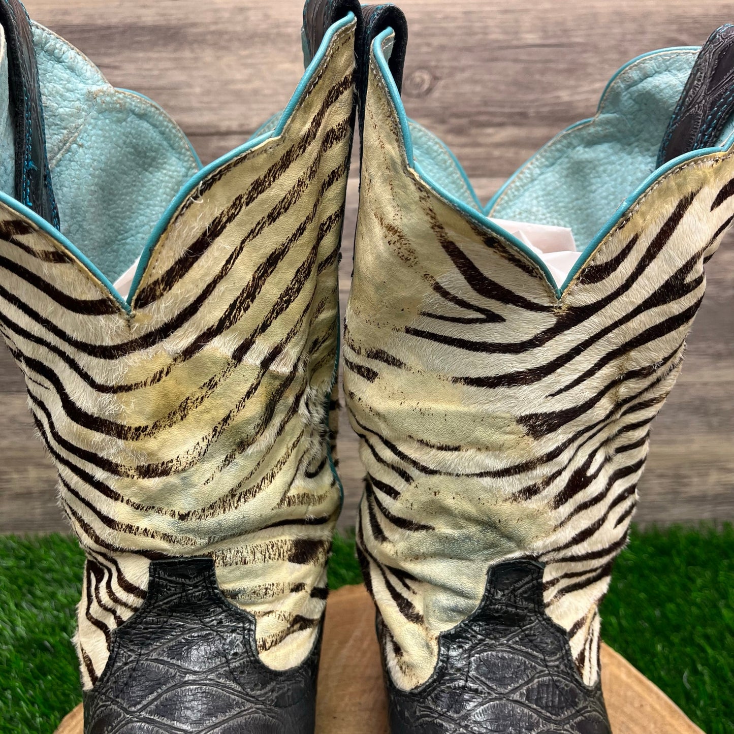 Ariat Women - Size 9.5B - Black/White Zebra Print Cowboy Boots Style 10006718