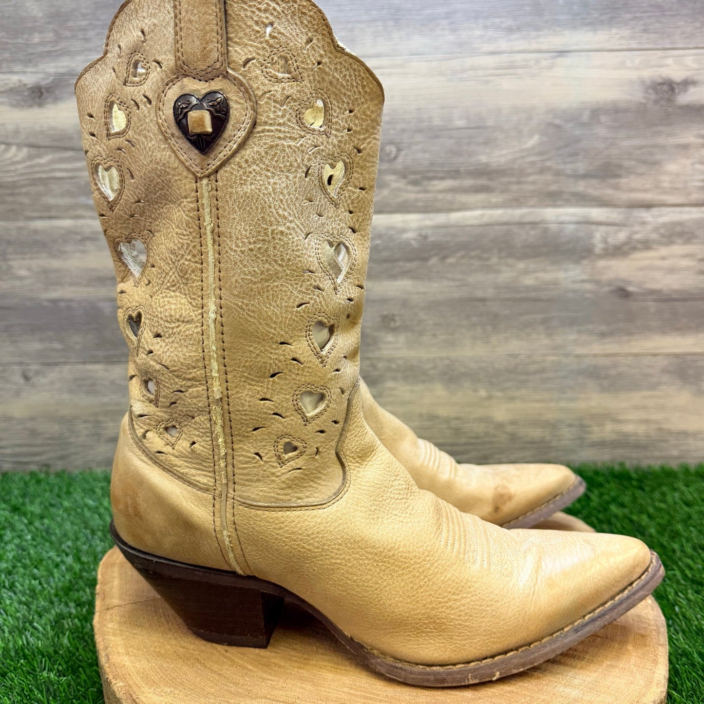 Durango Women - Size 10M - Tan Heart Cowboy Boots Crush RD3421