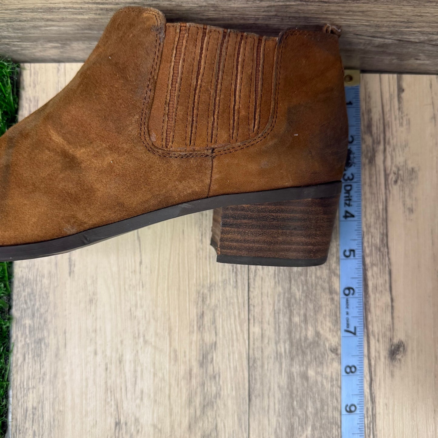 Tommy Hilfiger Women - Size 9.5M - Tan Suede Ankle Boots Style Twripley
