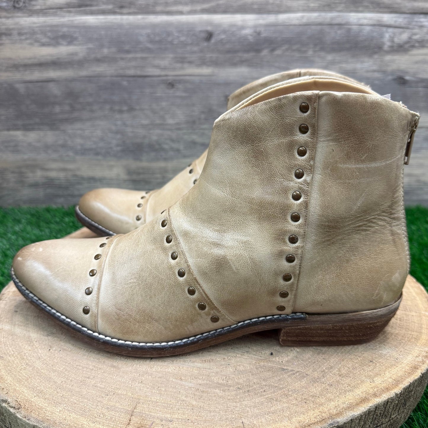 Diba True Women - Size 8.5M - Distressed Cream Studded Ankle Zipper Boots 57196