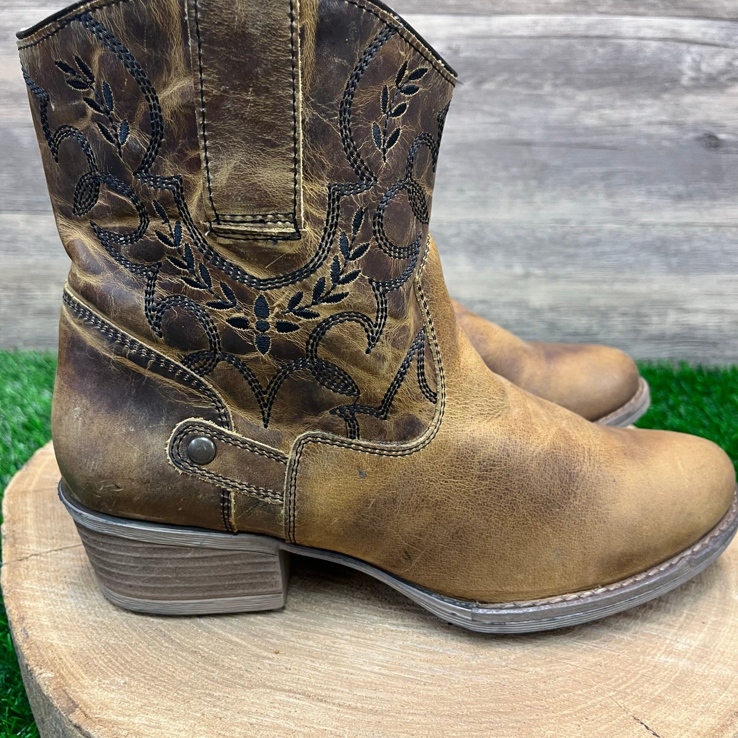 Sterling River Women - Size 9.5 10M - Distressed Brown Ankle Boots Style SR5012