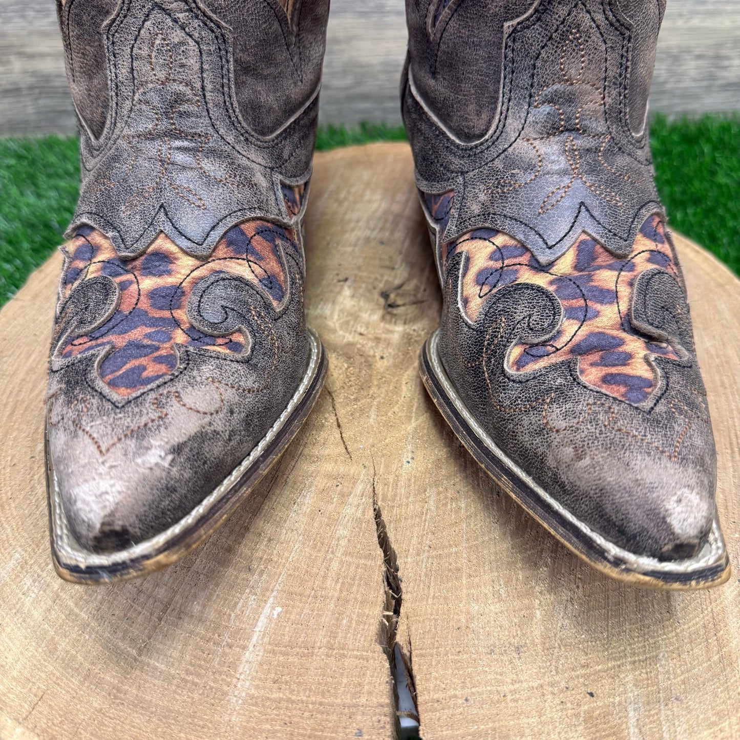 Laredo Women - Size 8M - Brown Leopard Inlay Snip Toe Cowboy Boots 52130