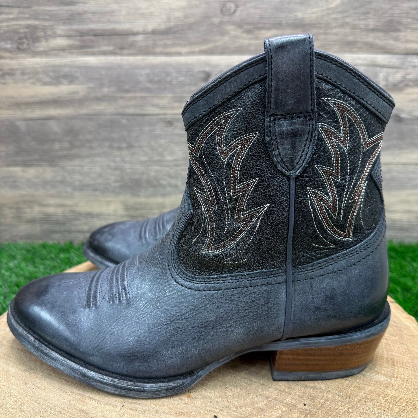 Ariat Women - Size 7B - Blue / Gray Unbridled Ankle Zipper Boots 10007965