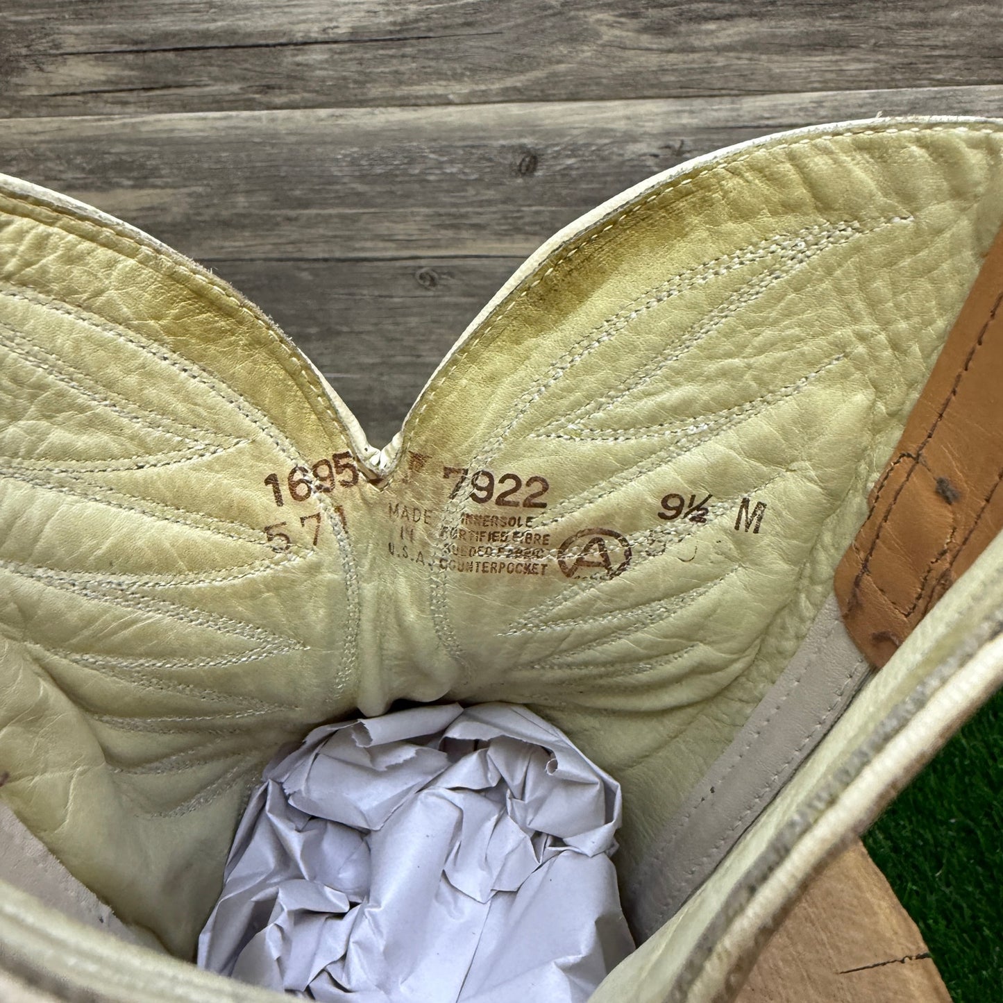 Dingo Women - Size 9.5 M - Vintage Tan Heeled Cowboy Boots Style 16953