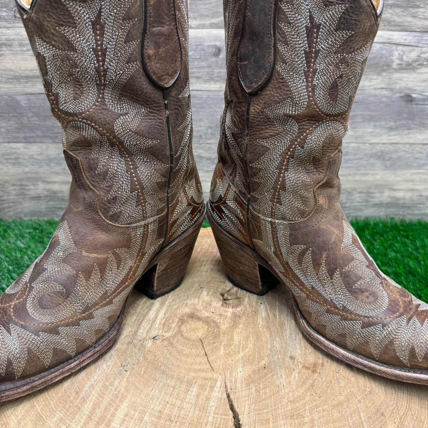 Corral Women - Size 7 - Distressed Tan Stitched Snip Toe Cowboy Boots G1902