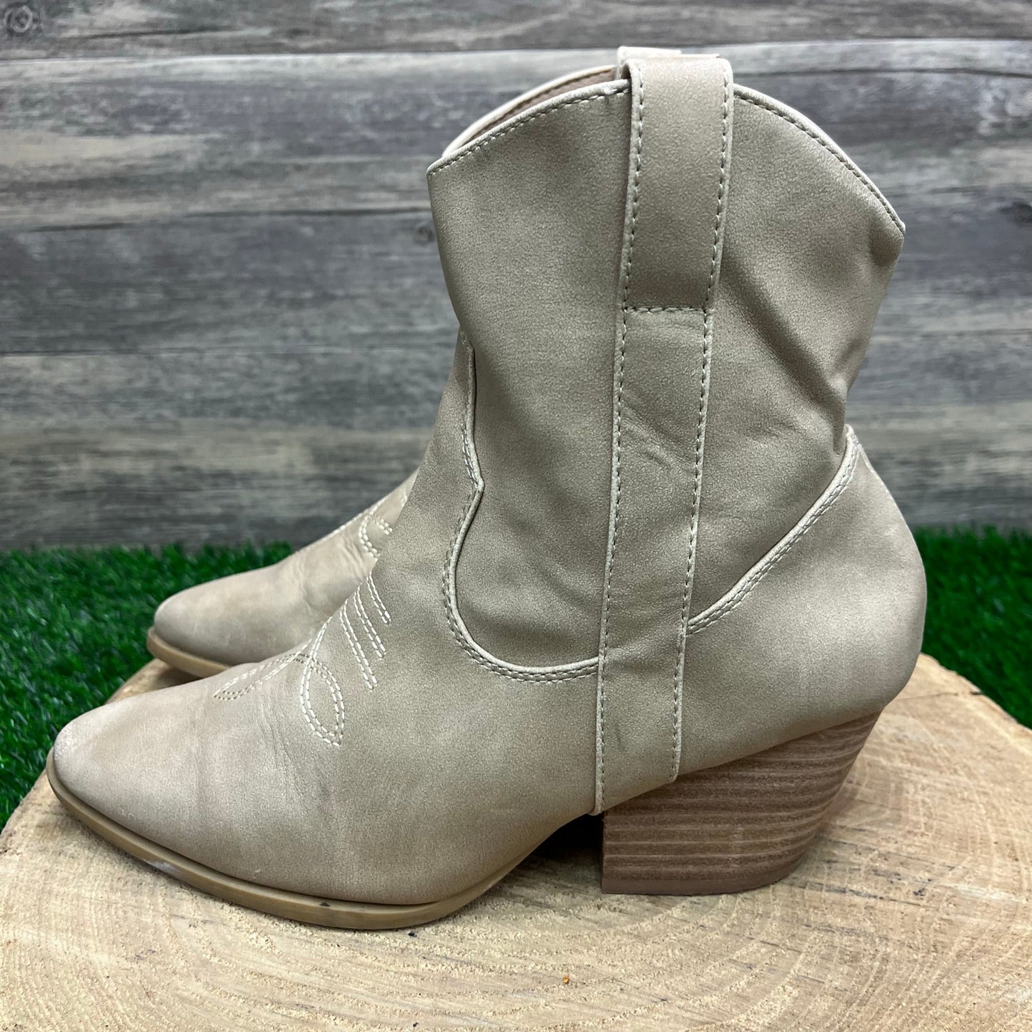 Rachel Zoe Women - Size 7.5M - Taupe Faux Leather Ankle Boots