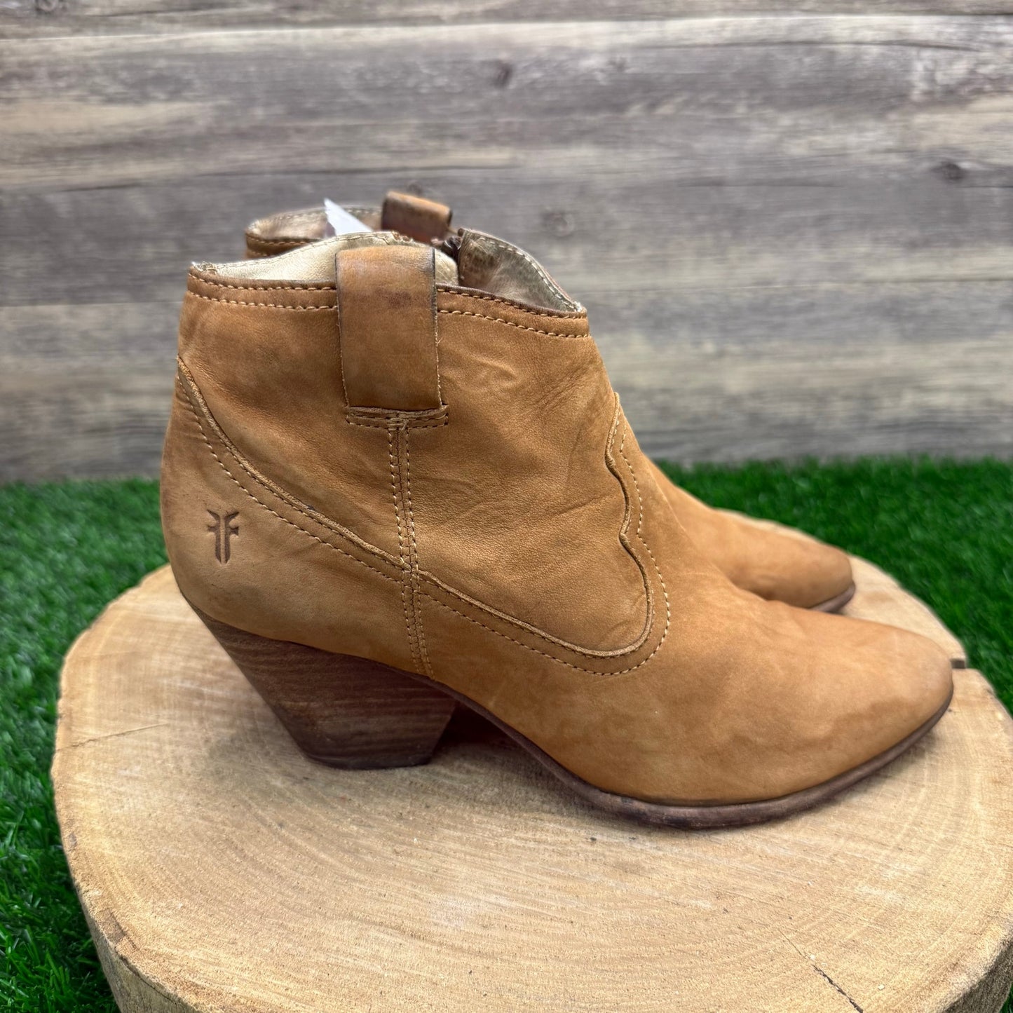 Frye Women - Size 7.5M - Tan Soft Leather Ankle Boots Style 3472056