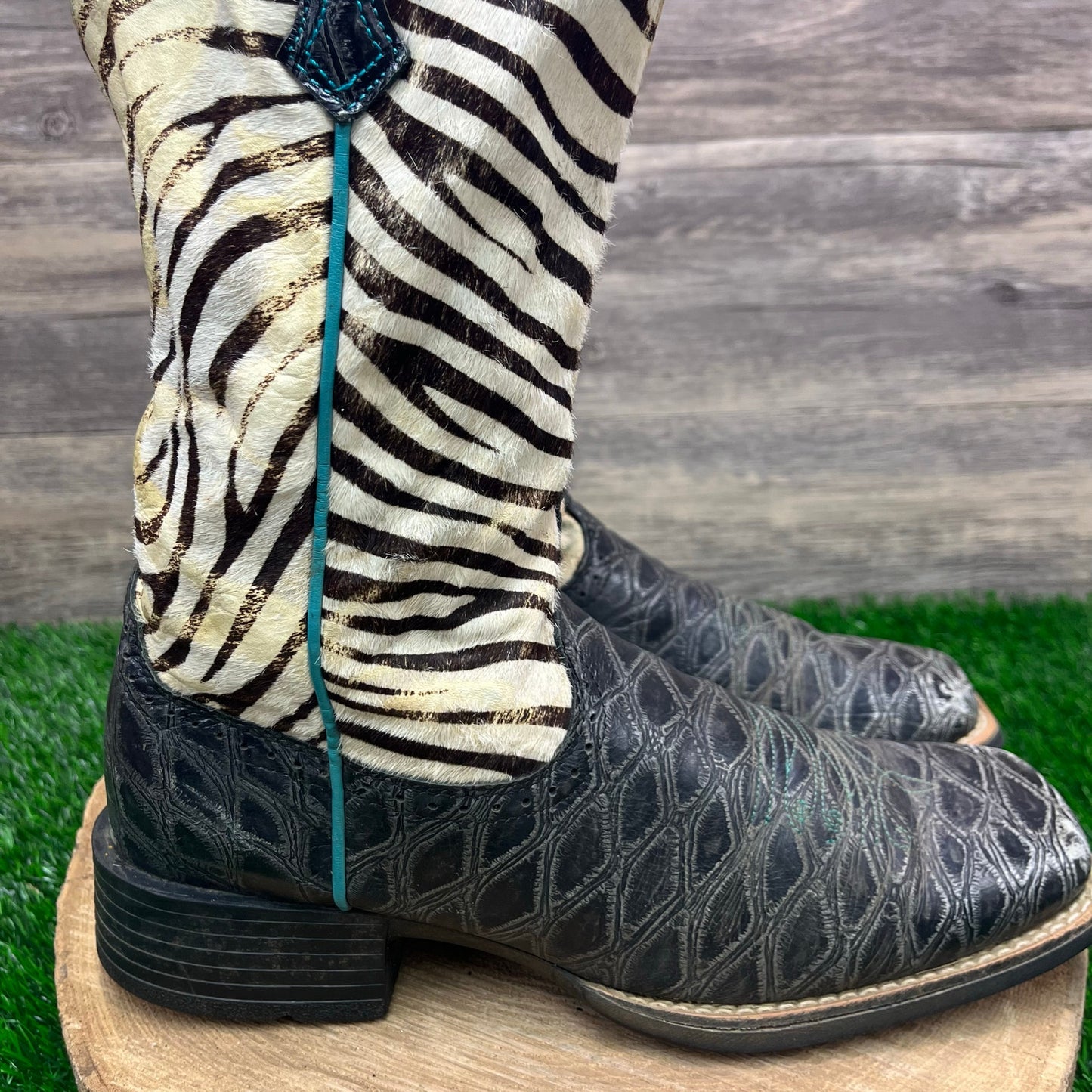 Ariat Women - Size 9.5B - Black/White Zebra Print Cowboy Boots Style 10006718