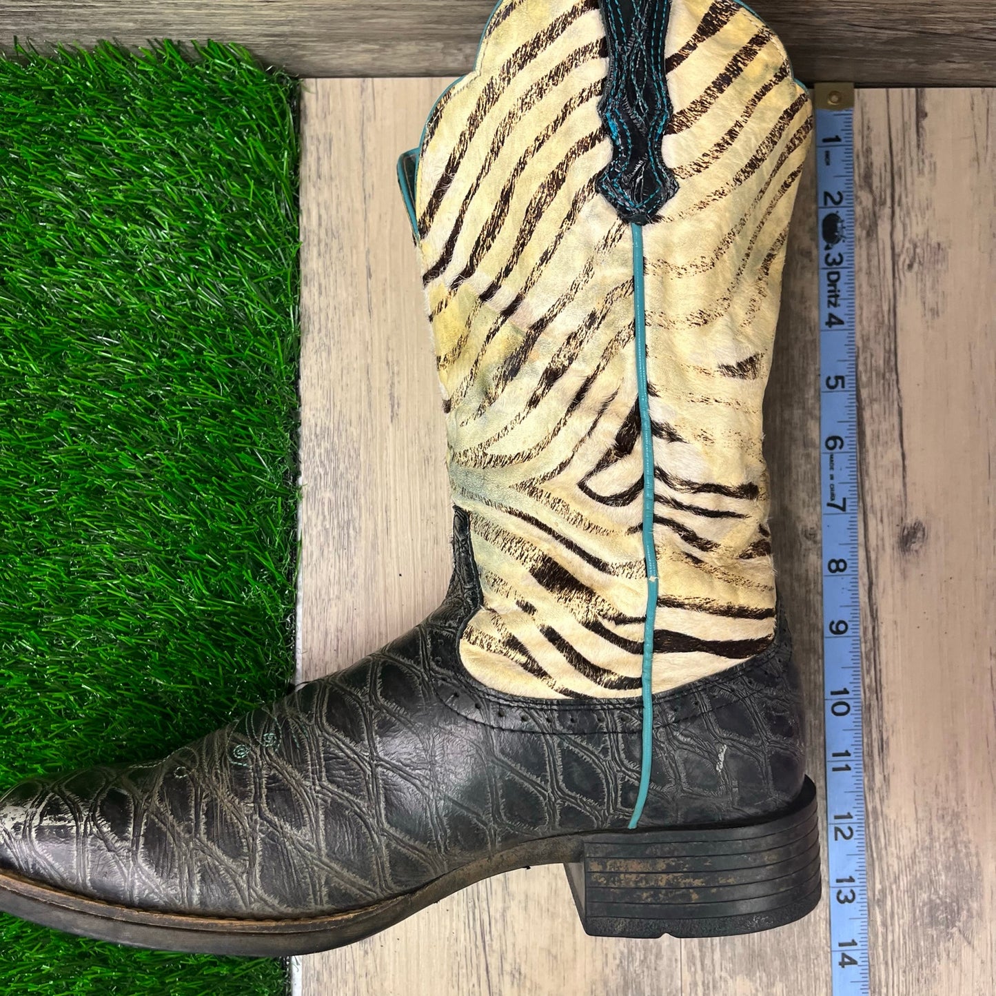 Ariat Women - Size 9.5B - Black/White Zebra Print Cowboy Boots Style 10006718