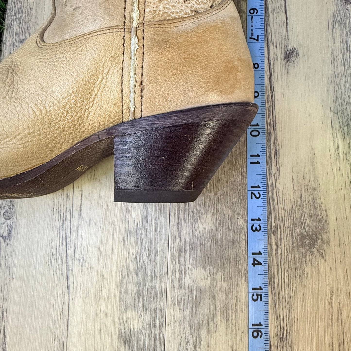 Durango Women - Size 10M - Tan Heart Cowboy Boots Crush RD3421