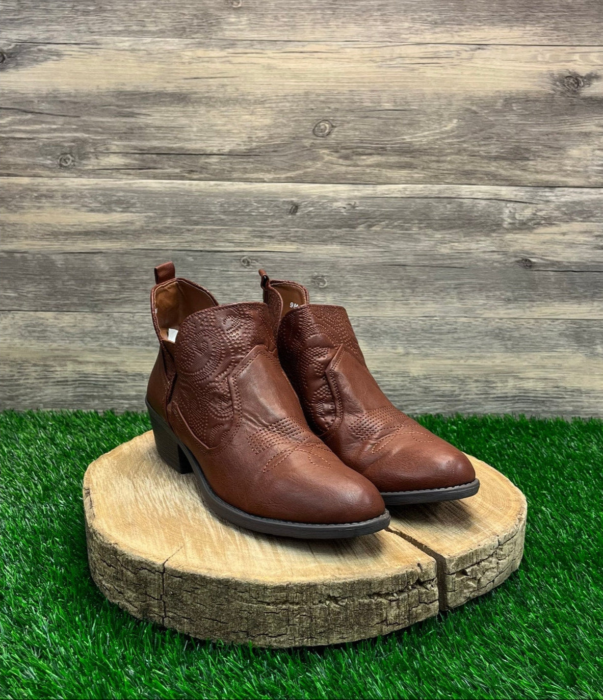 Easy Street Women - Size 9M - Brown Faux Leather Ankle Boots