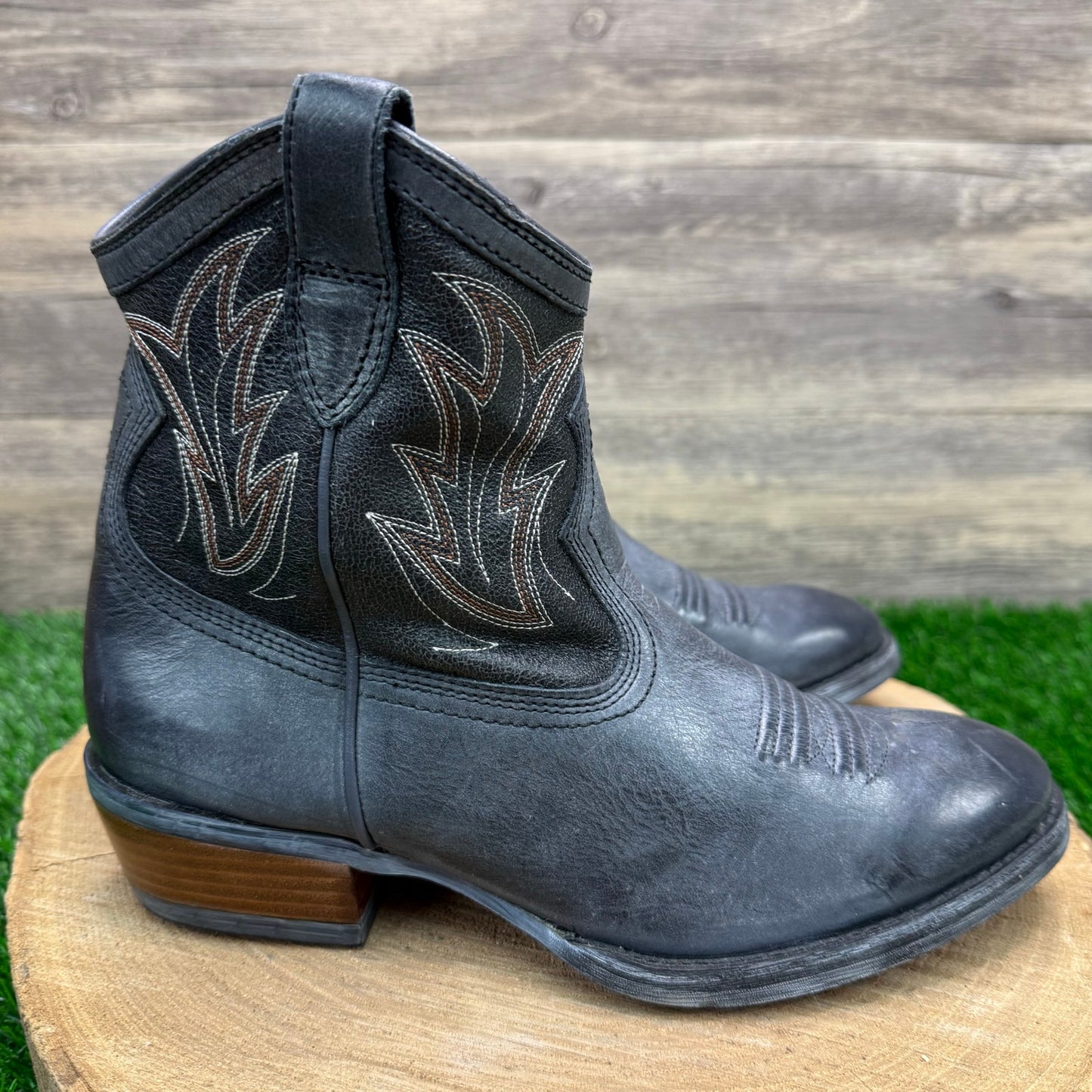 Ariat Women - Size 7B - Blue / Gray Unbridled Ankle Zipper Boots 10007965