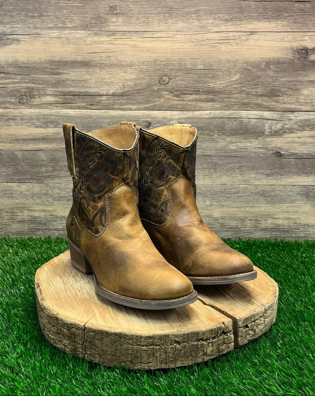 Sterling River Women - Size 9.5 10M - Distressed Brown Ankle Boots Style SR5012
