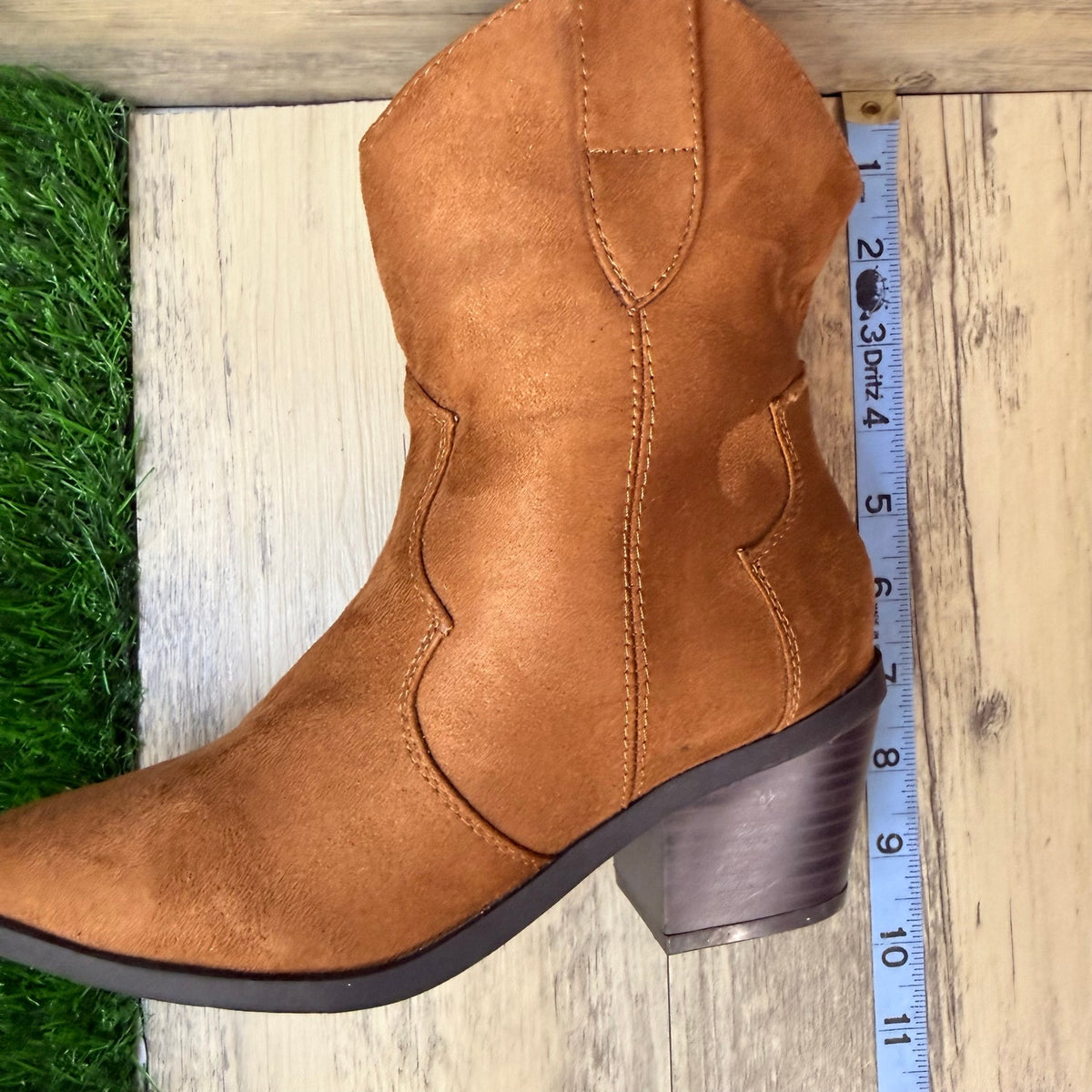 Tru Comfort Foam Women - Size 6 - Tan Short Faux Suede Ankle Boots