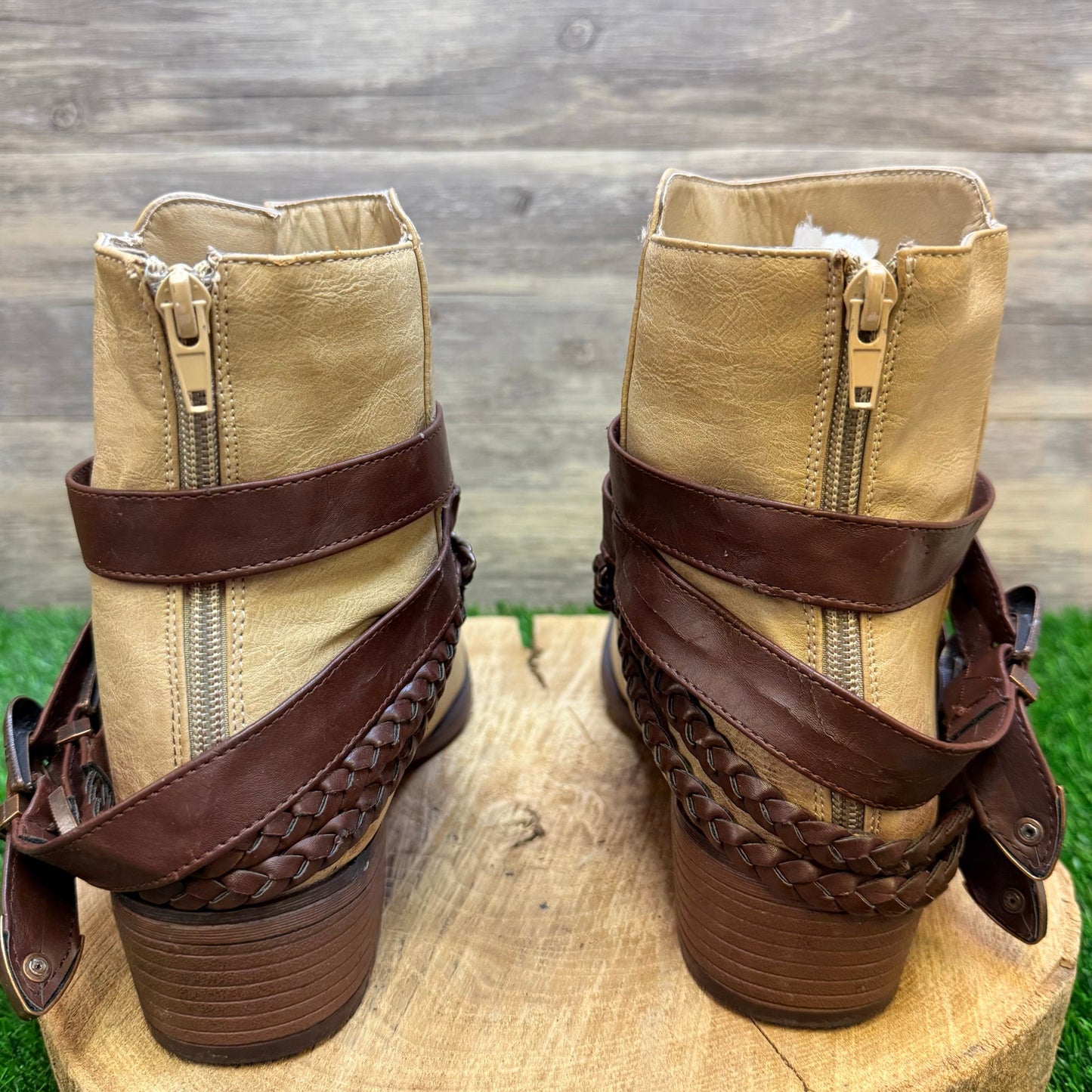 Pierre Dumas Women - Size 9 - Tan Ankle Zipper Belt Boots