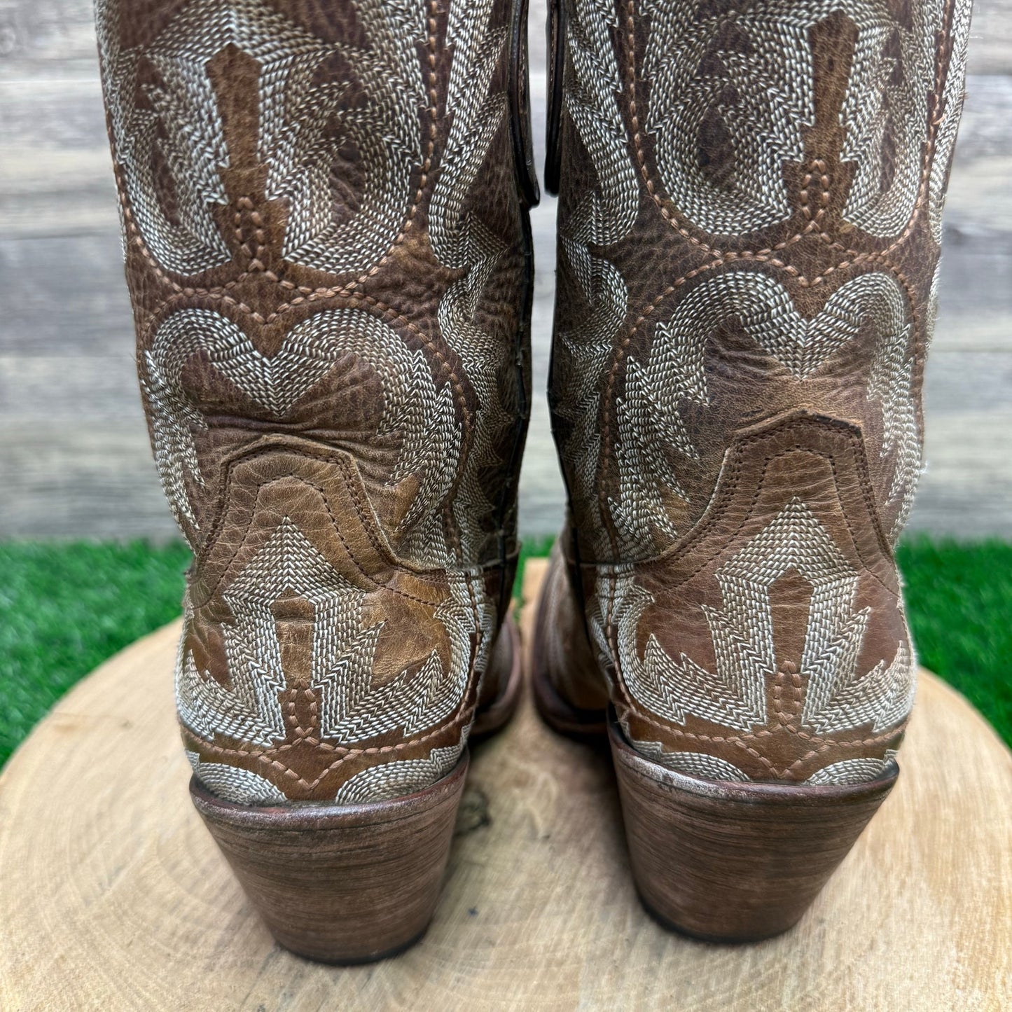 Corral Women - Size 7 - Distressed Tan Stitched Snip Toe Cowboy Boots G1902