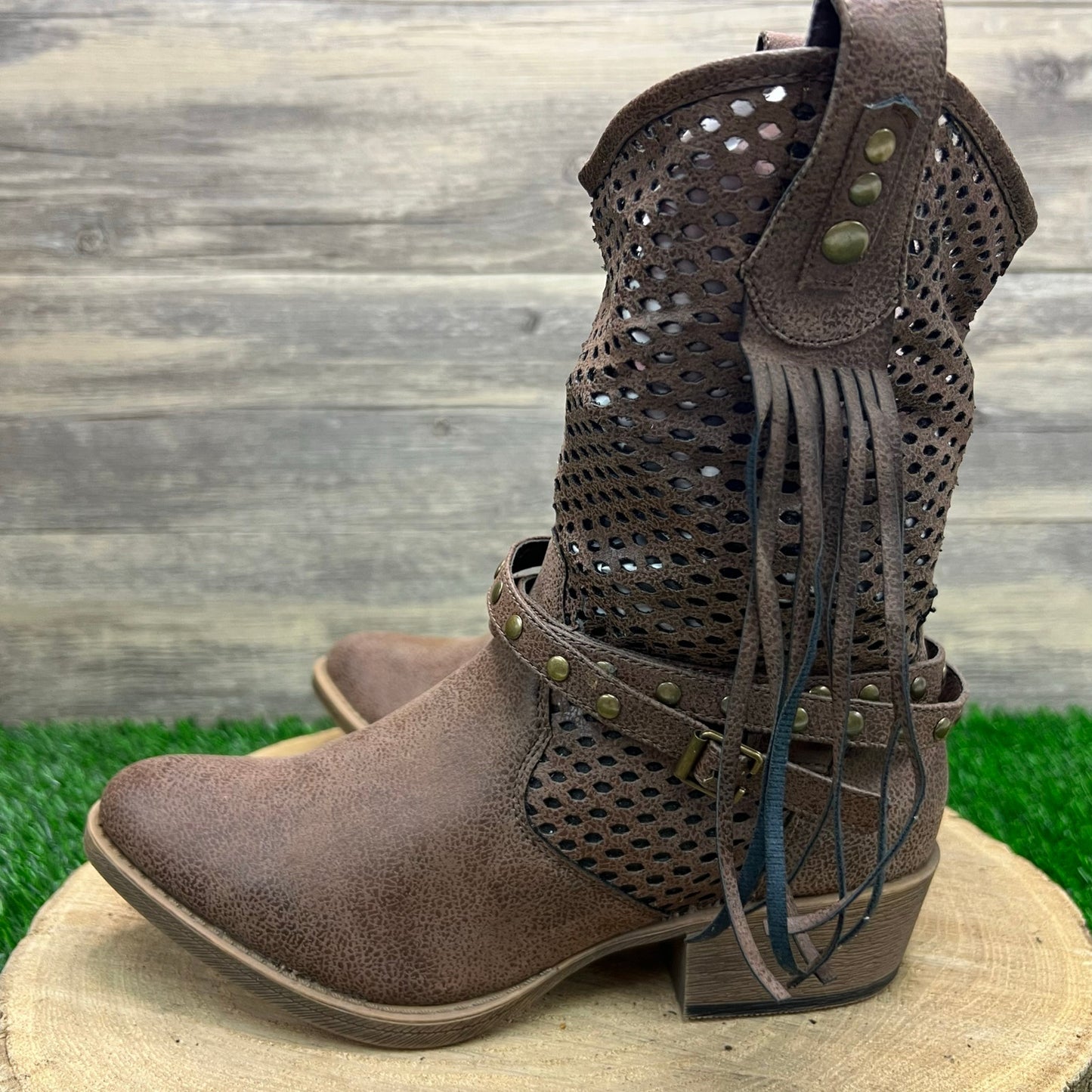 Coconuts Women - Size 7.5M - Brown Faux Leather Buckle Short Lasso Boots