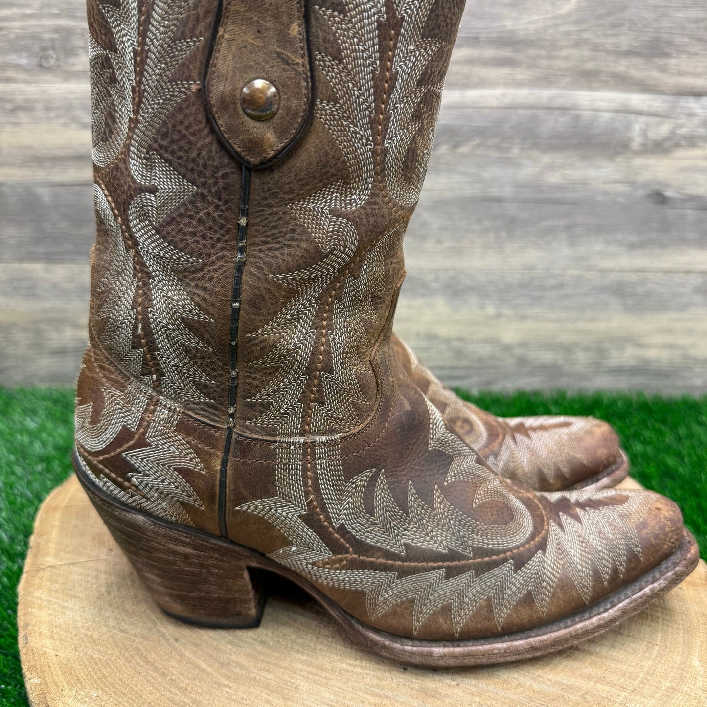 Corral Women - Size 7 - Distressed Tan Stitched Snip Toe Cowboy Boots G1902