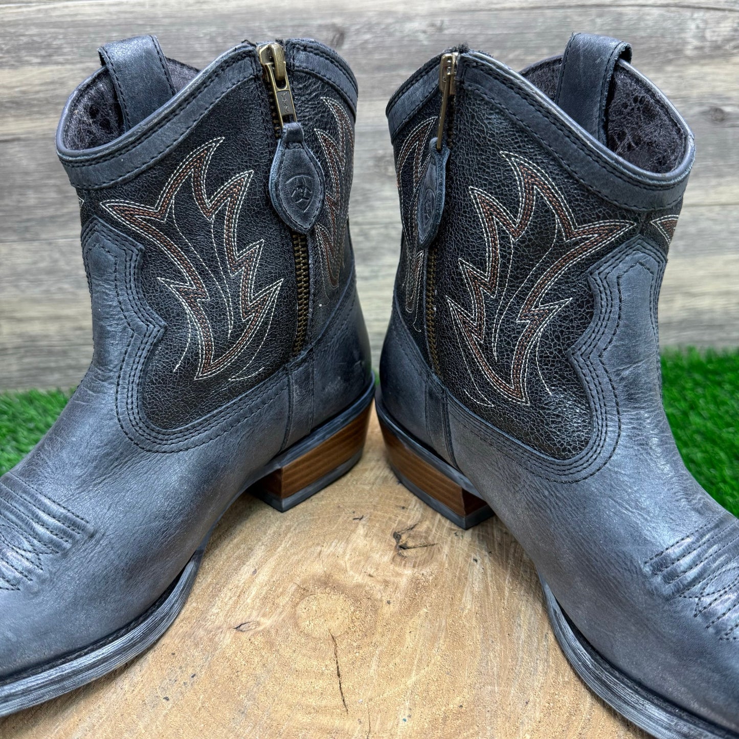 Ariat Women - Size 7B - Blue / Gray Unbridled Ankle Zipper Boots 10007965