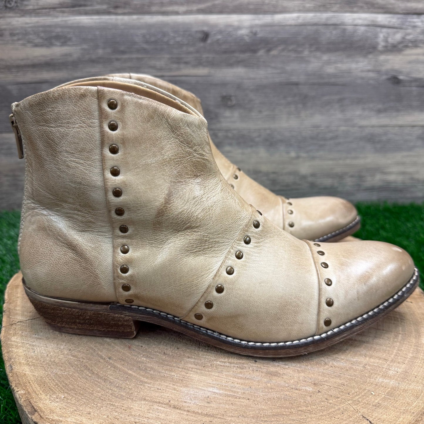 Diba True Women - Size 8.5M - Distressed Cream Studded Ankle Zipper Boots 57196