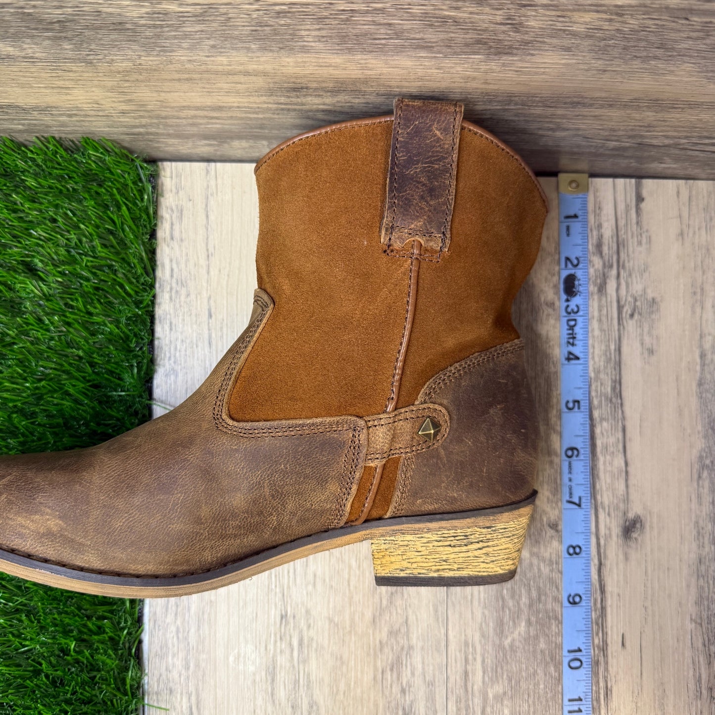 Sterling River Women - Size 8M - Brown/Tan Suede Ankle Boots Style SFW1217