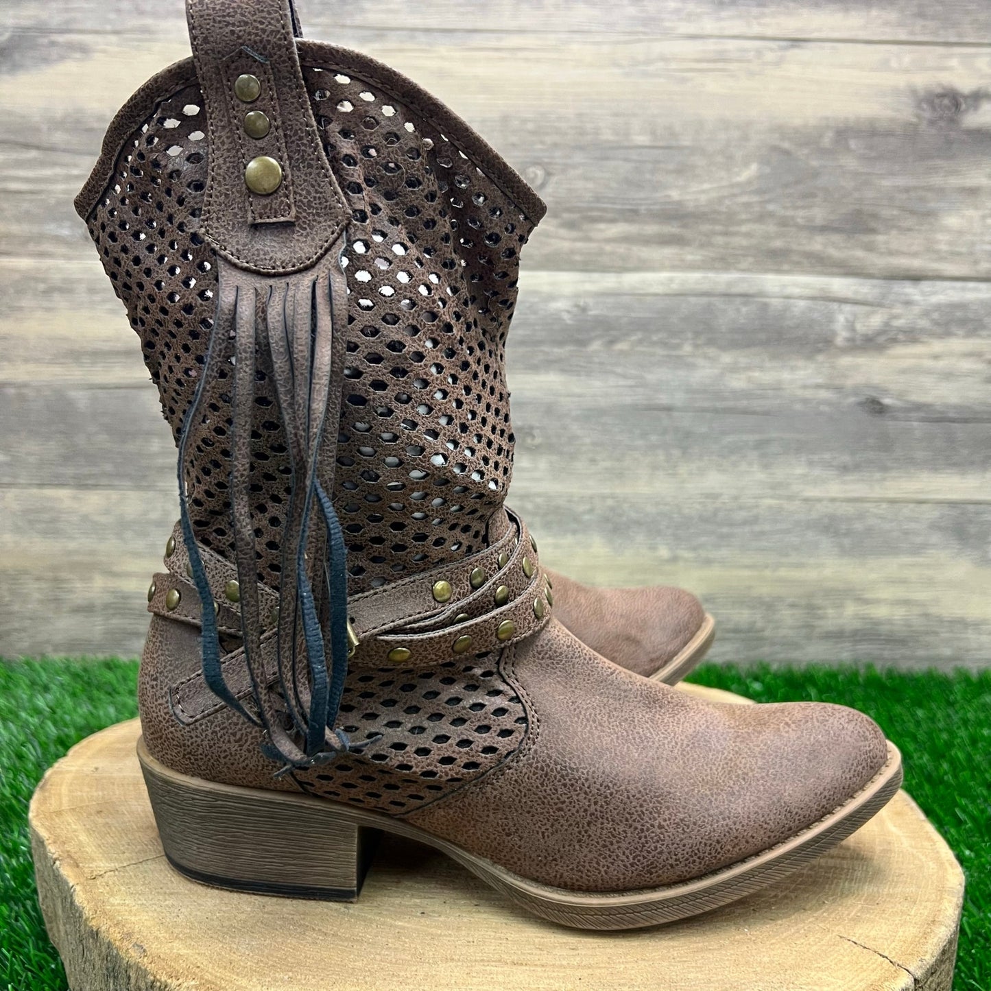 Coconuts Women - Size 7.5M - Brown Faux Leather Buckle Short Lasso Boots