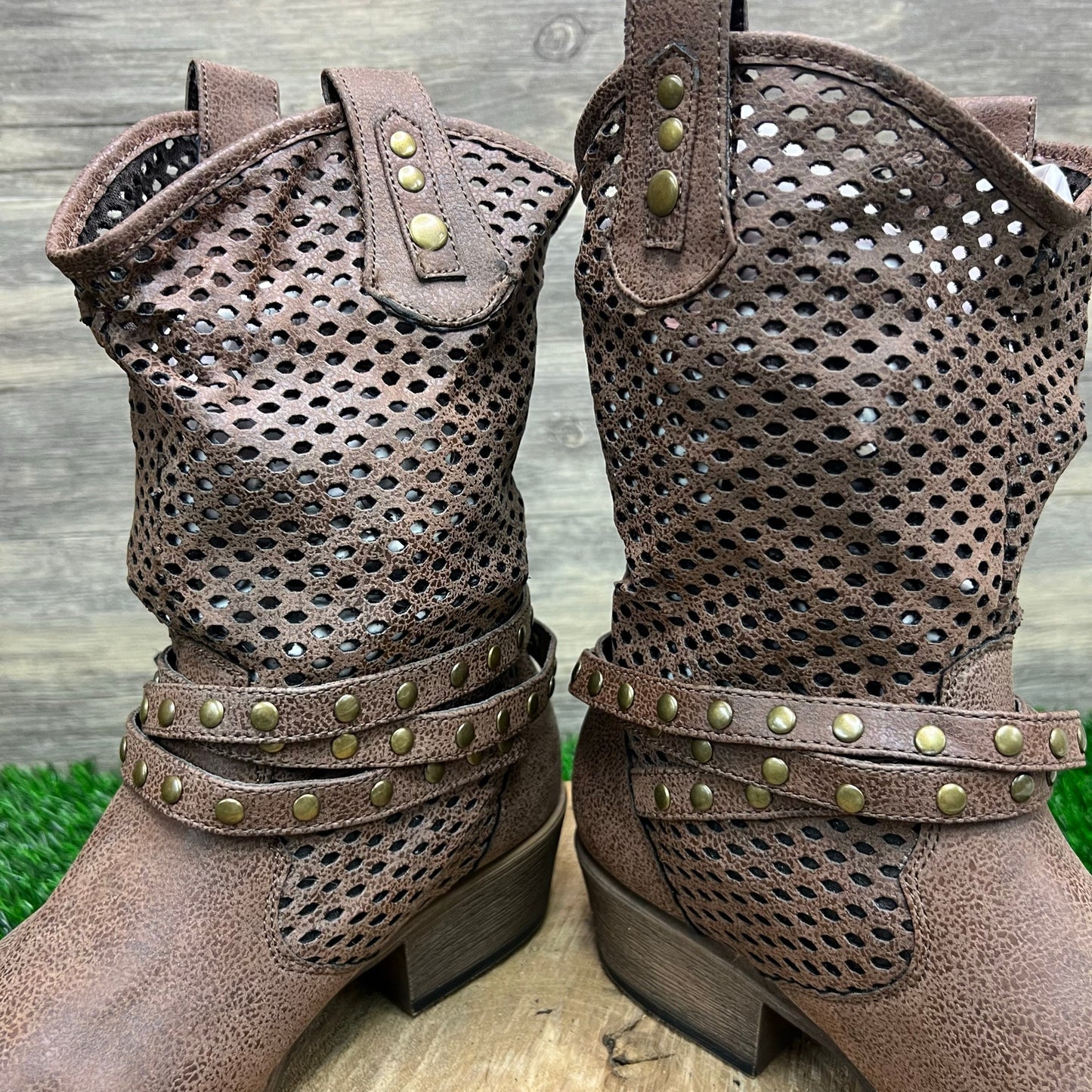 Coconuts Women - Size 7.5M - Brown Faux Leather Buckle Short Lasso Boots