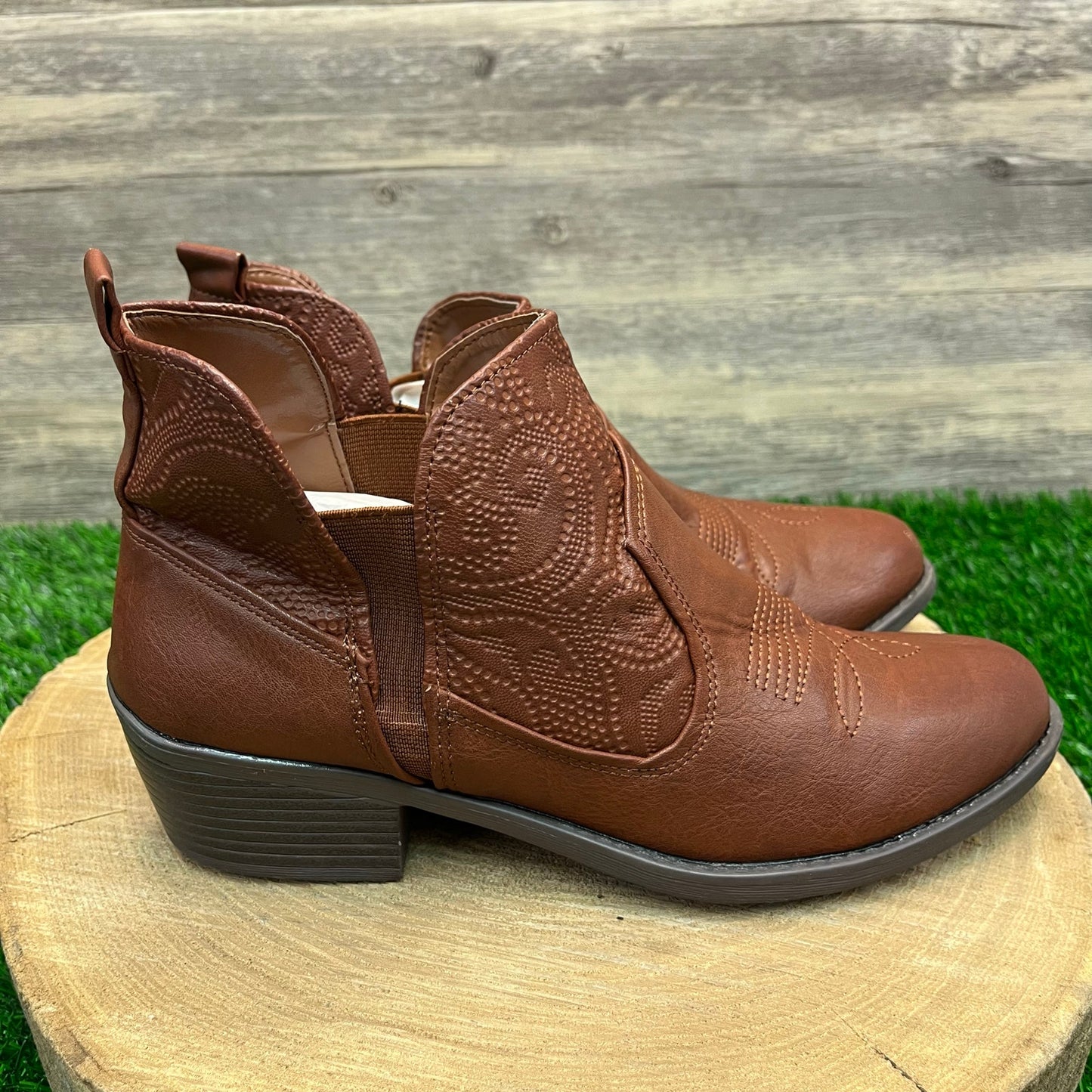 Easy Street Women - Size 9M - Brown Faux Leather Ankle Boots
